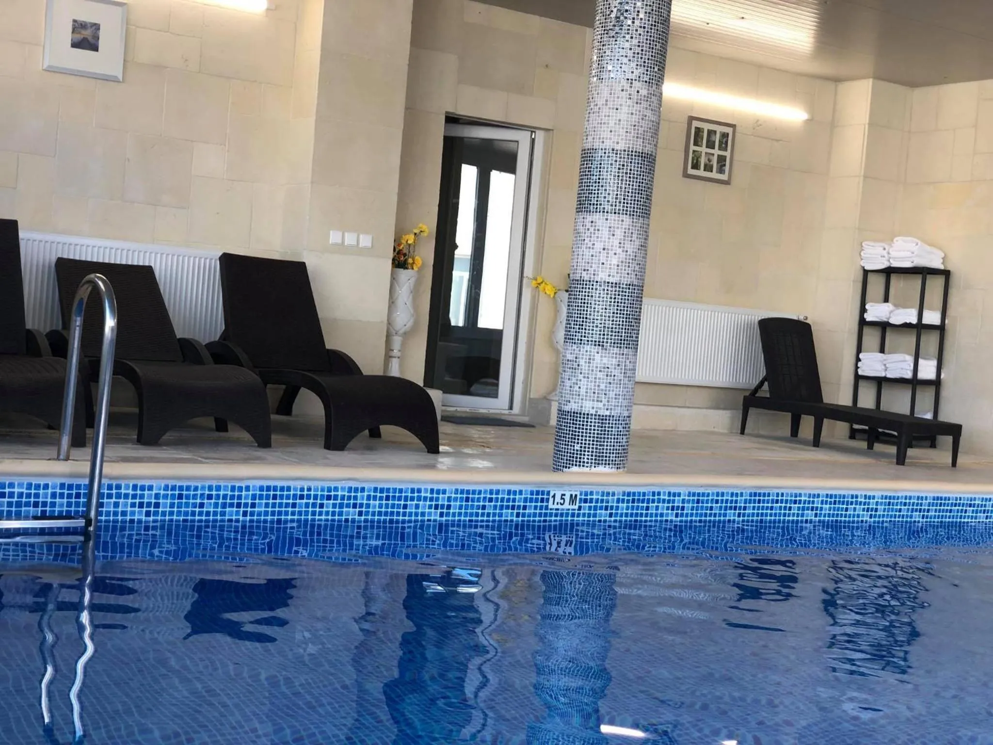 Swimming pool in Hotel Restaurant Elite