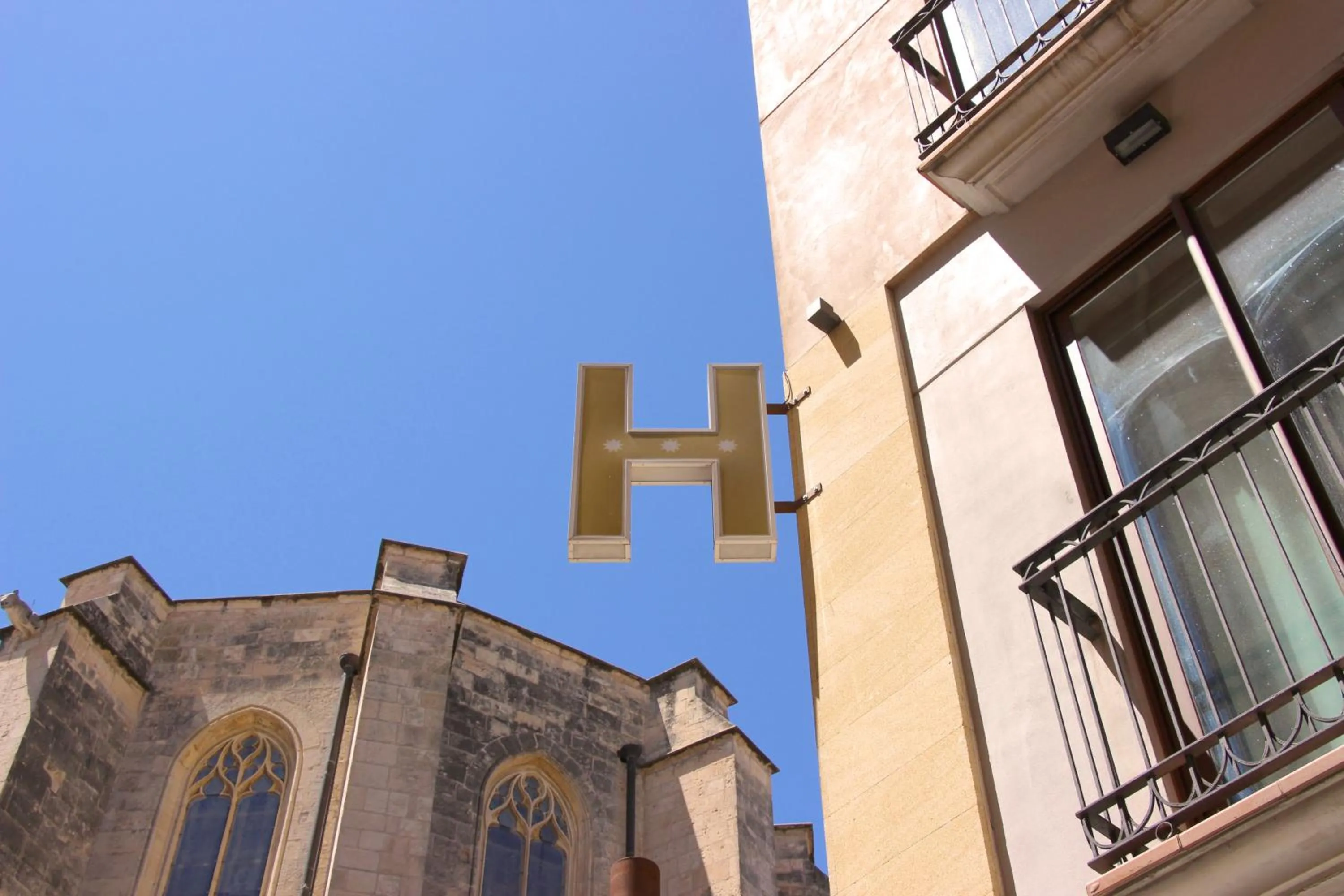 Property building in Hotel Centre Reus