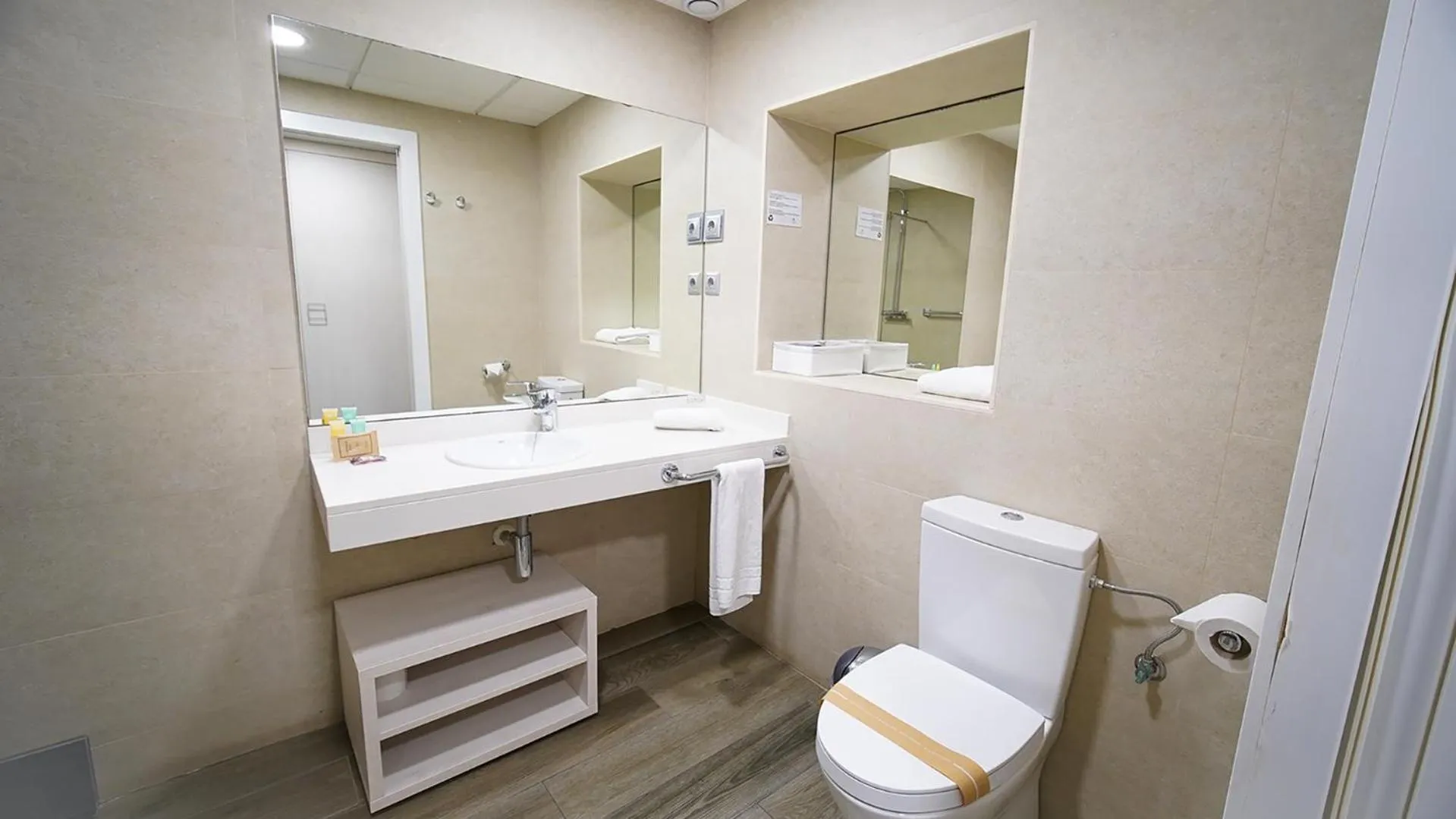 Bathroom in Hotel Centre Reus