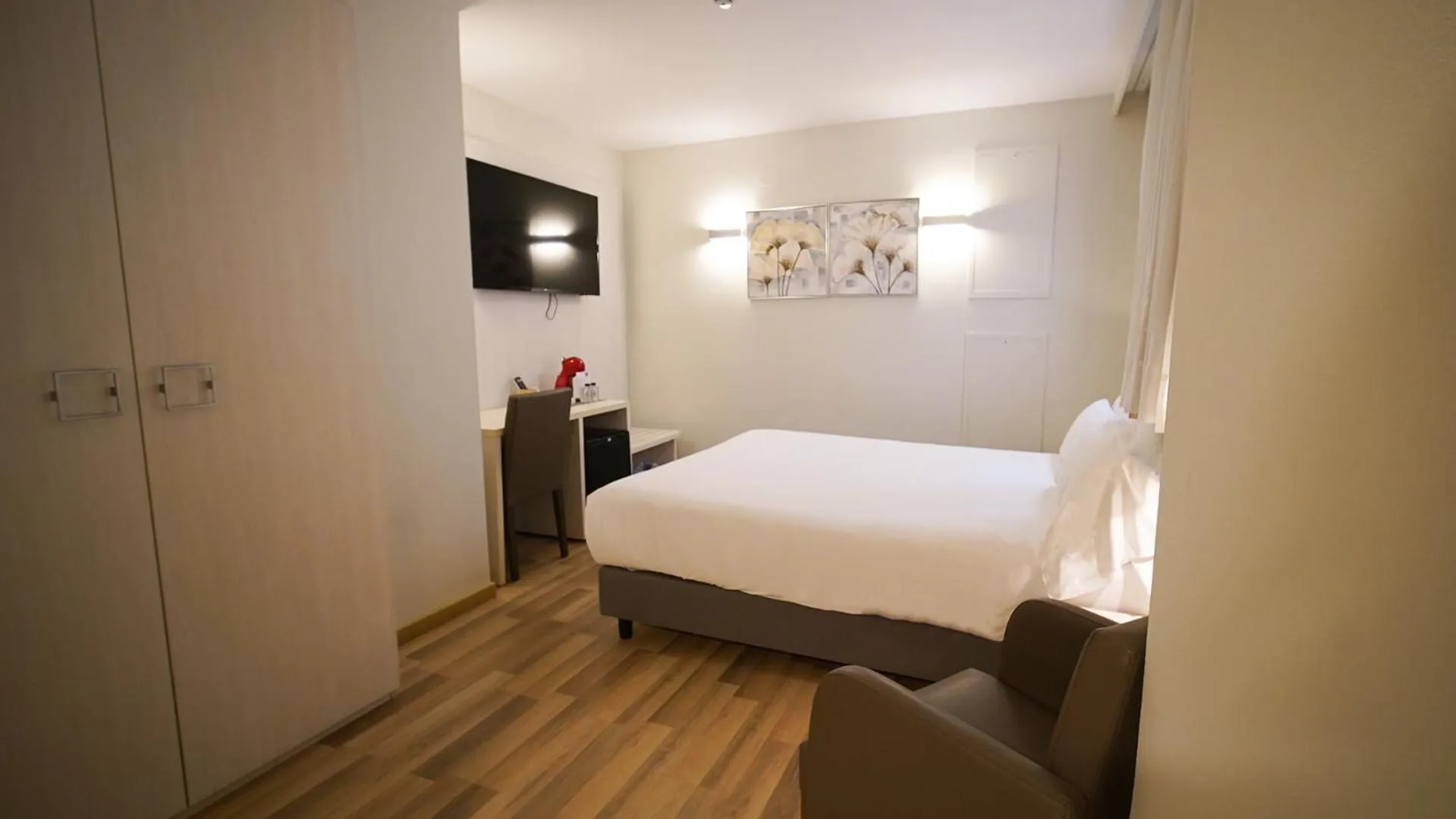 Photo of the whole room, Bed in Hotel Centre Reus