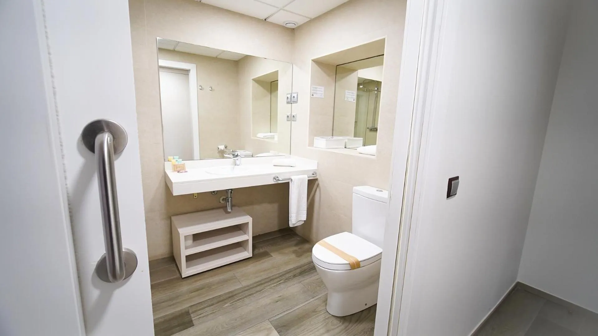 Toilet in Hotel Centre Reus