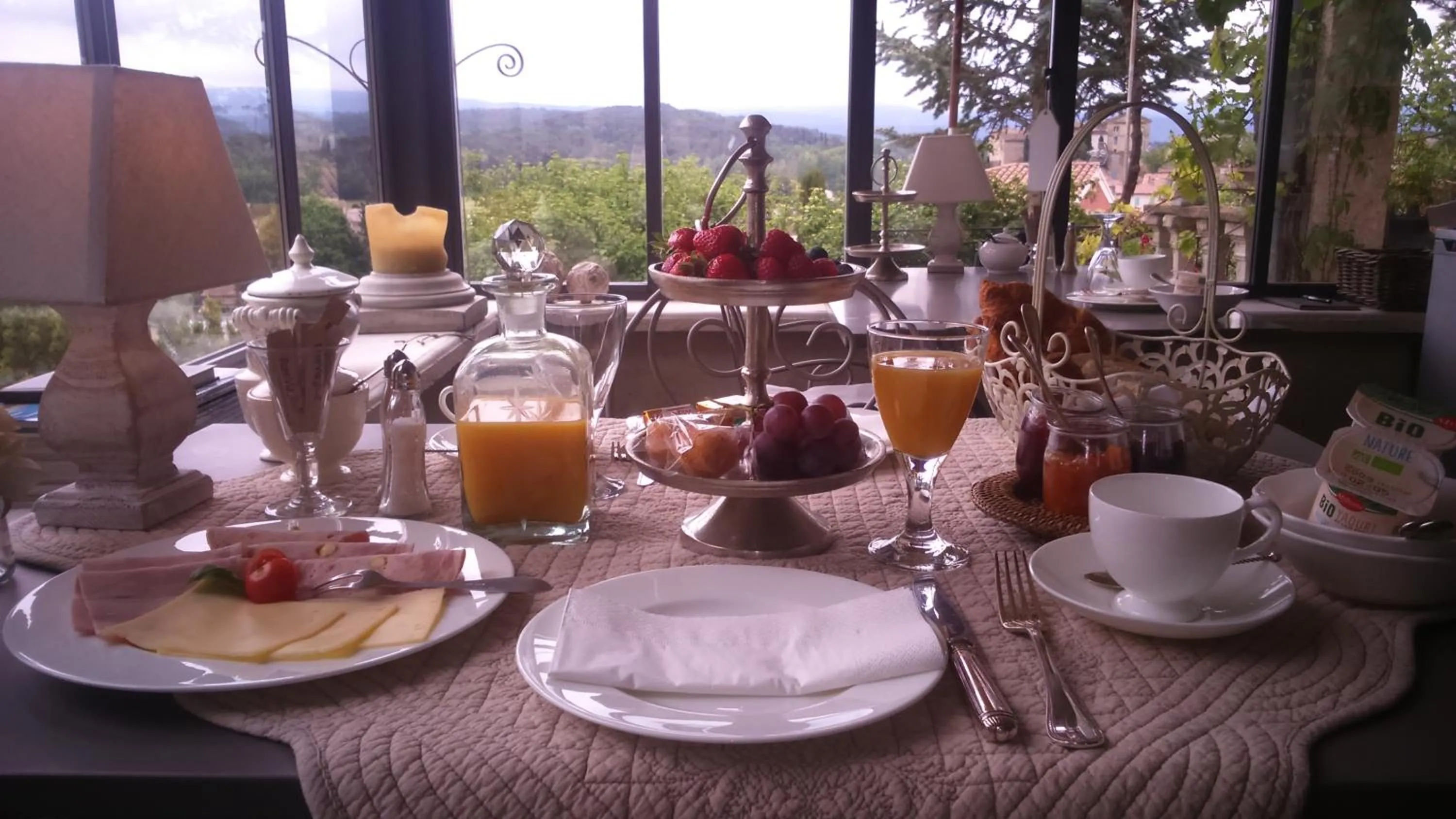 Breakfast in "Le Vent d'Étoile" B&B and Guesthouses