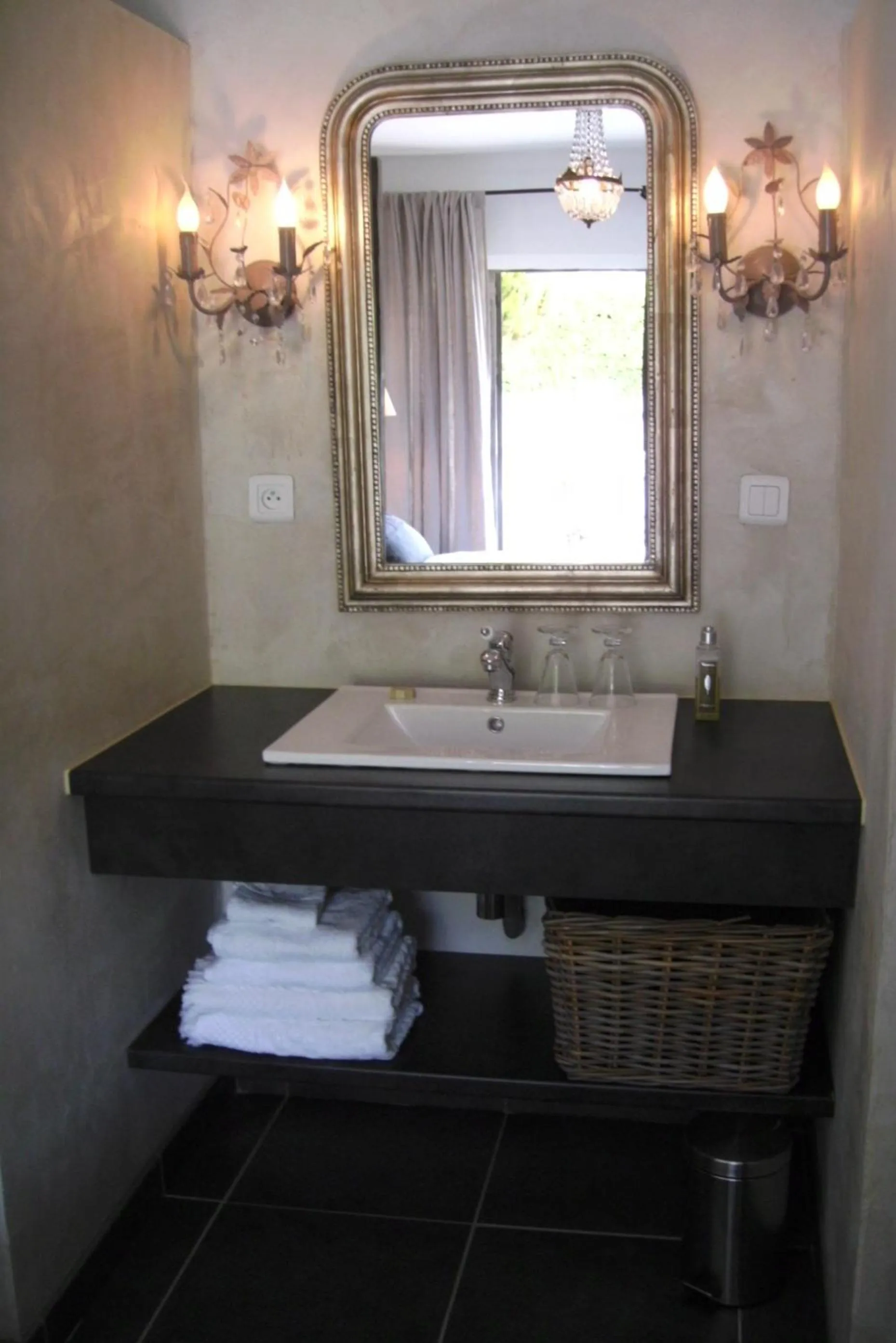 Decorative detail in "Le Vent d'Étoile" B&B and Guesthouses