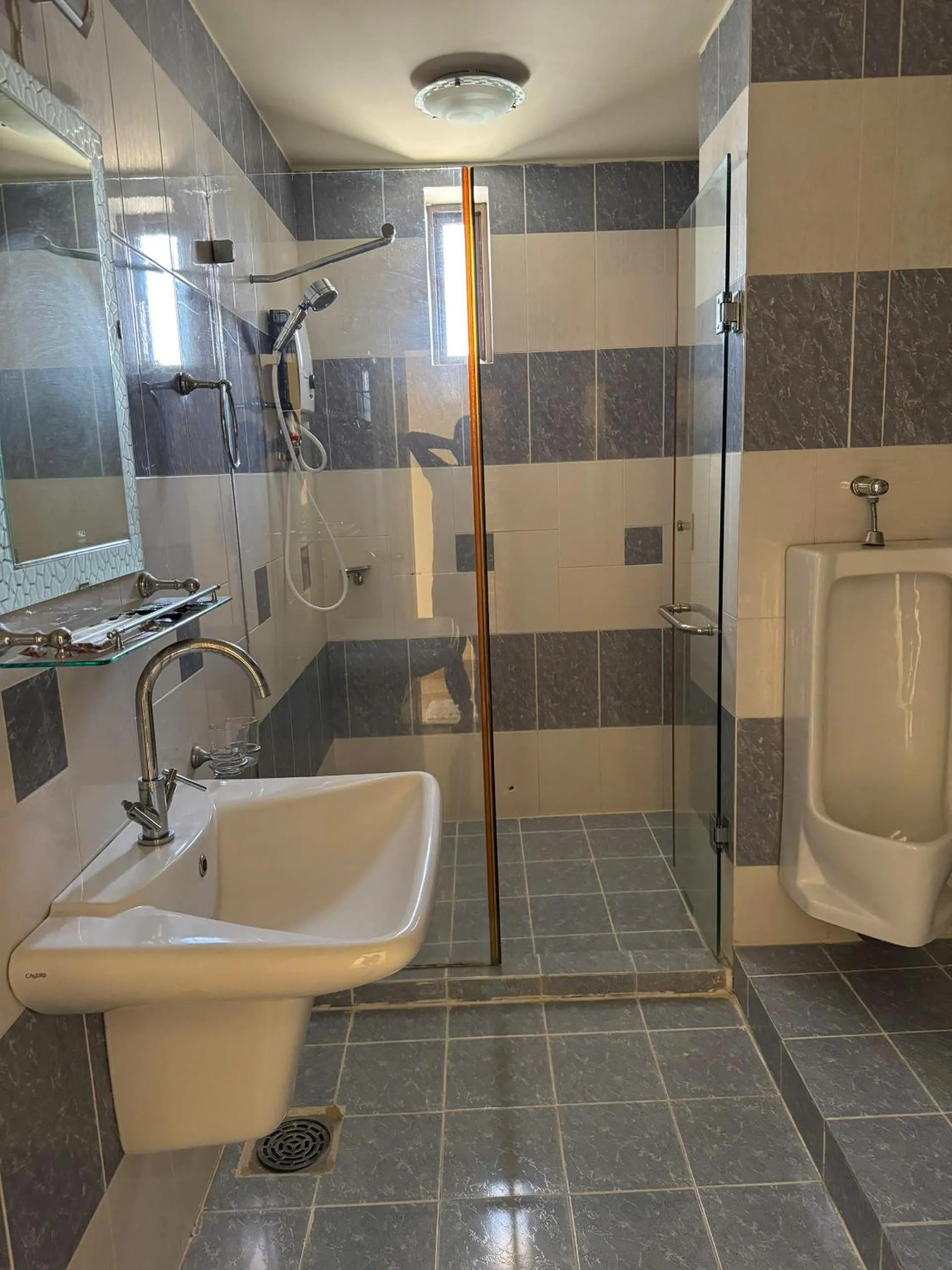 Ho Phong Hotel