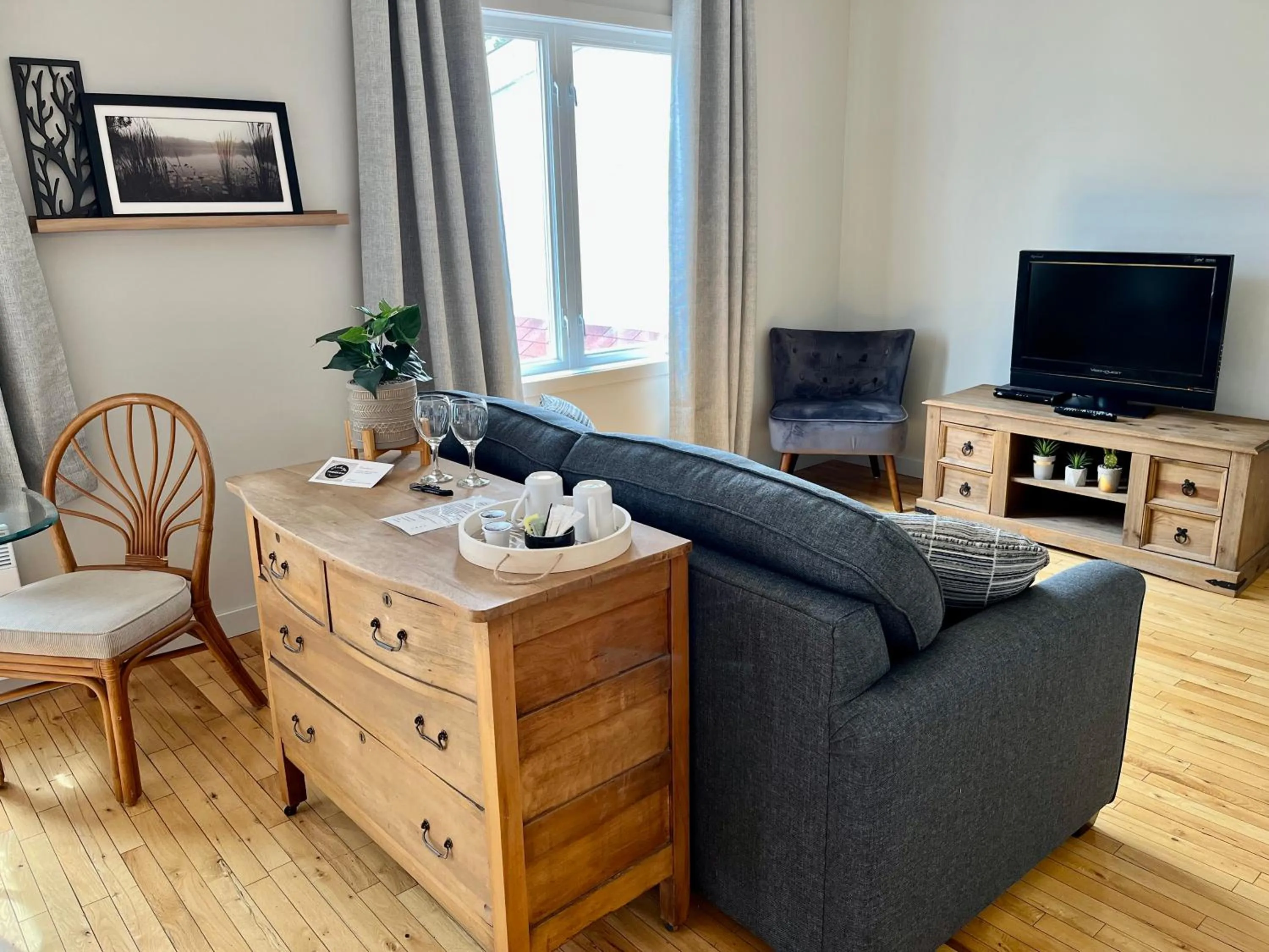 Photo of the whole room in Auberge l'Intermède du lac