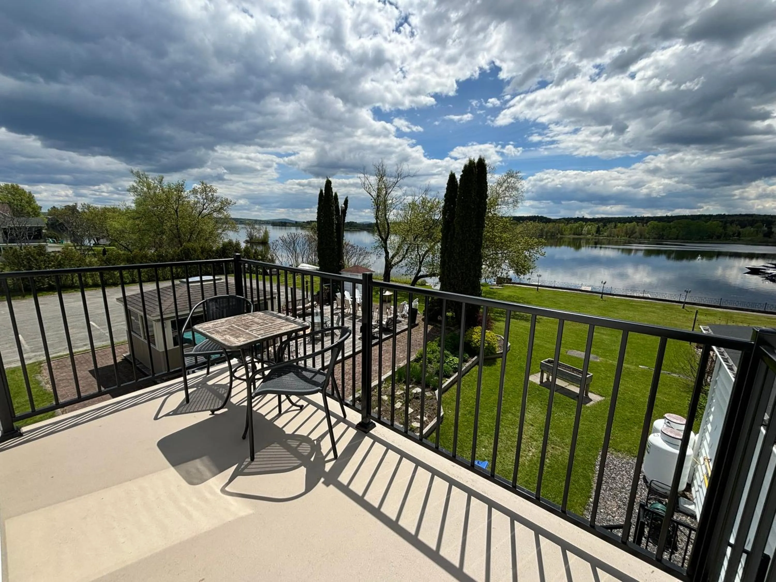 Balcony/Terrace in Auberge l'Intermède du lac