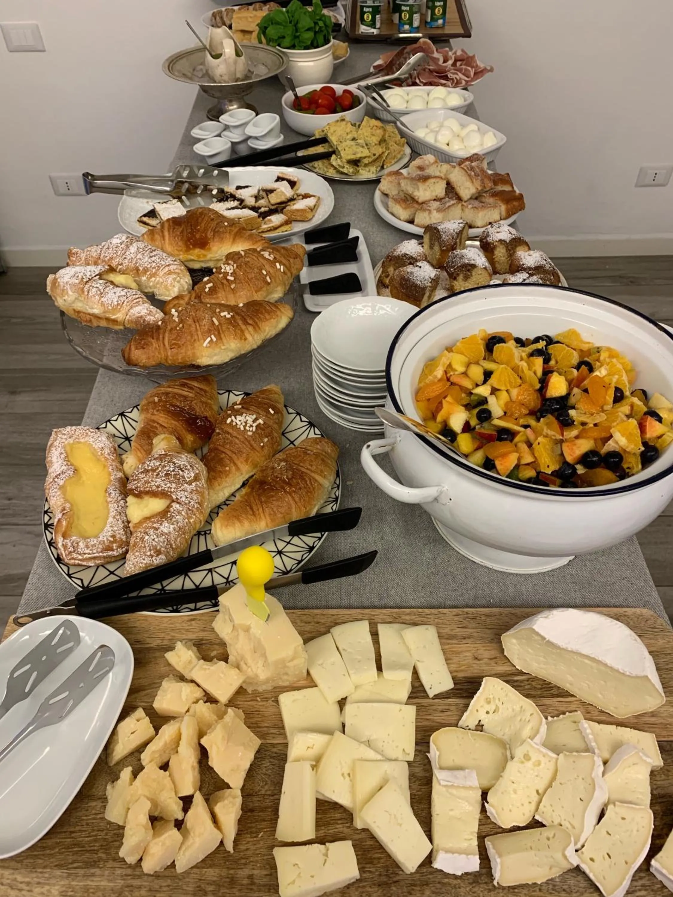 Buffet breakfast in Ca' Du Ale