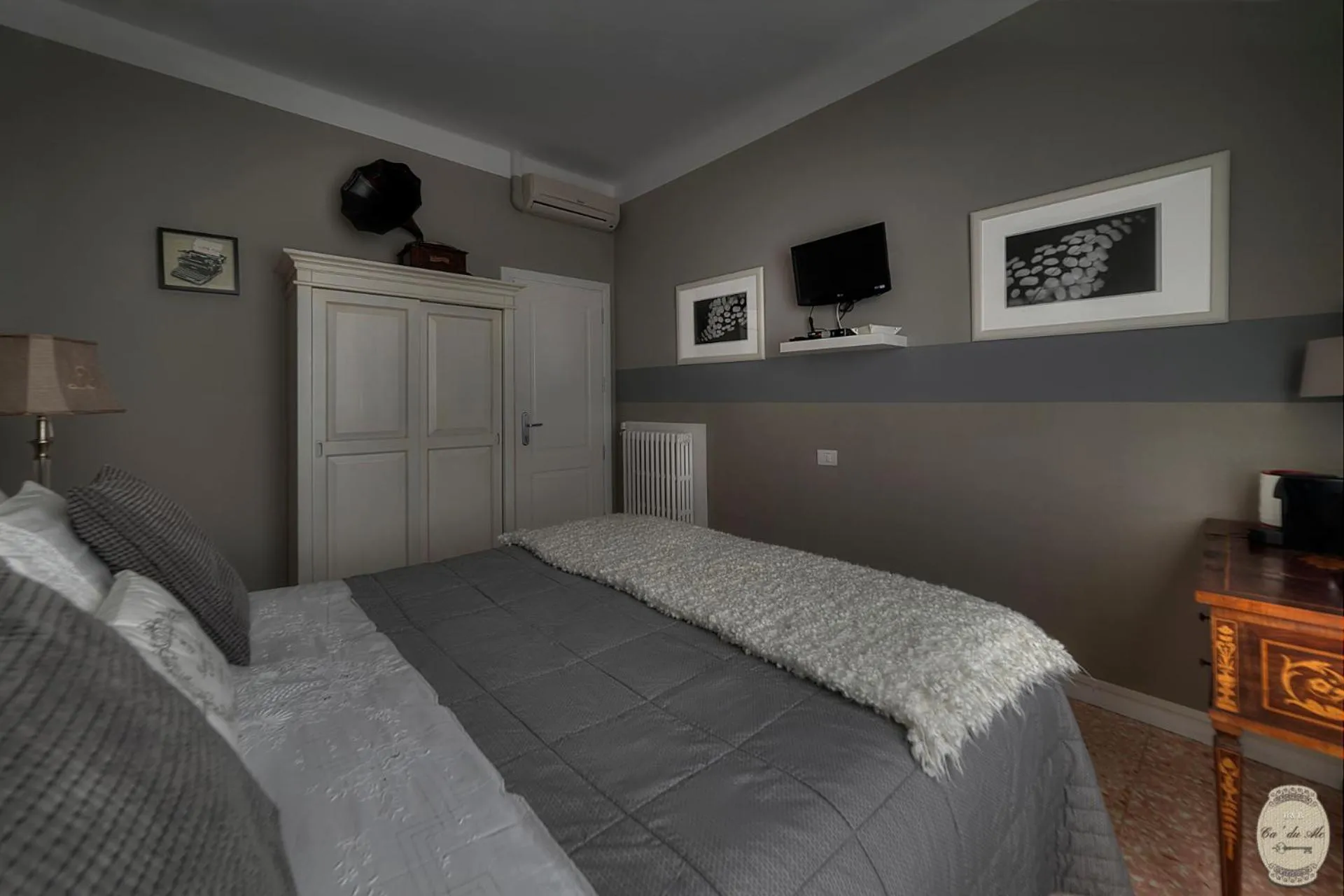 Photo of the whole room, Bed in Ca' Du Ale