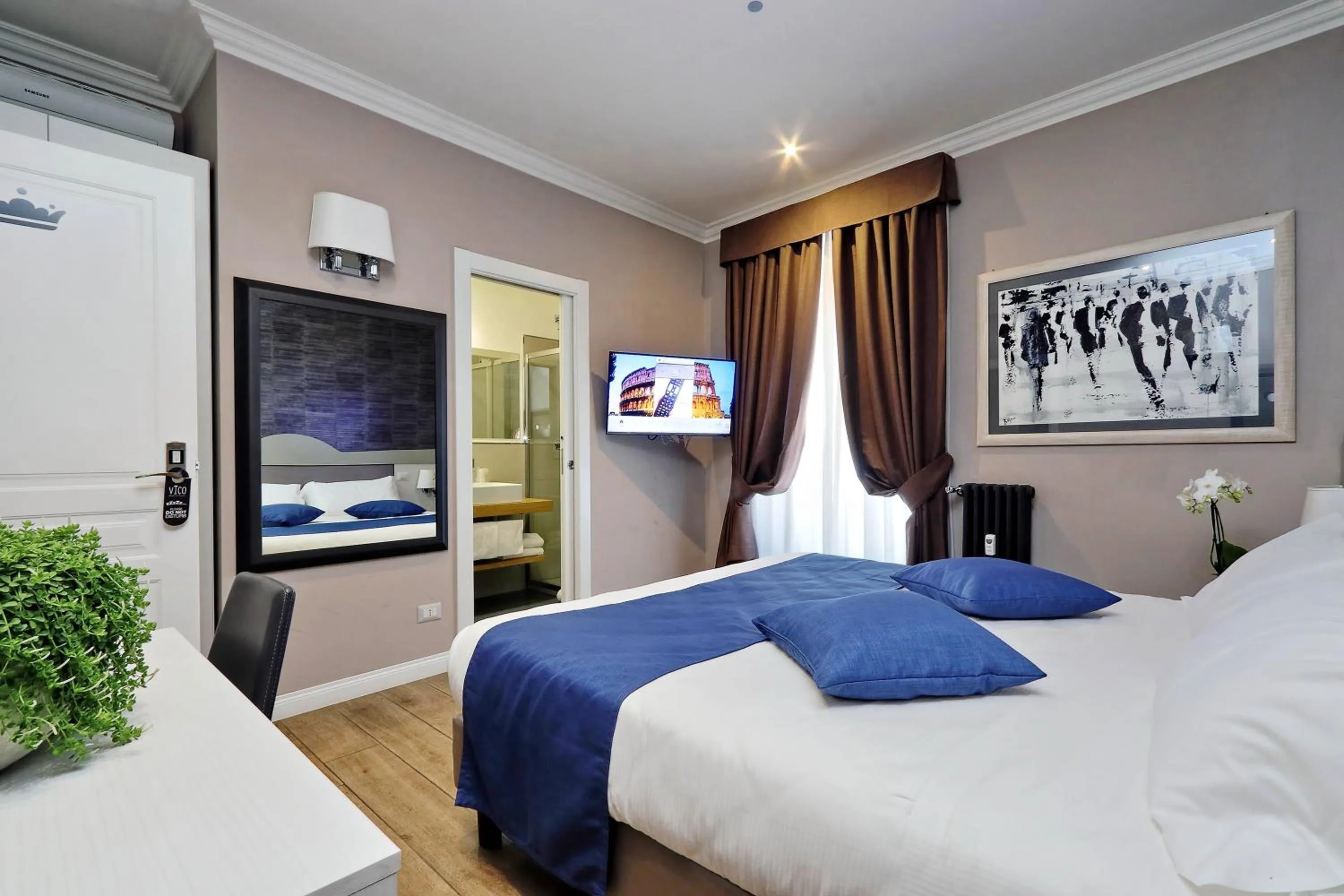TV and multimedia, Bed in Vico Rooms and Terrace