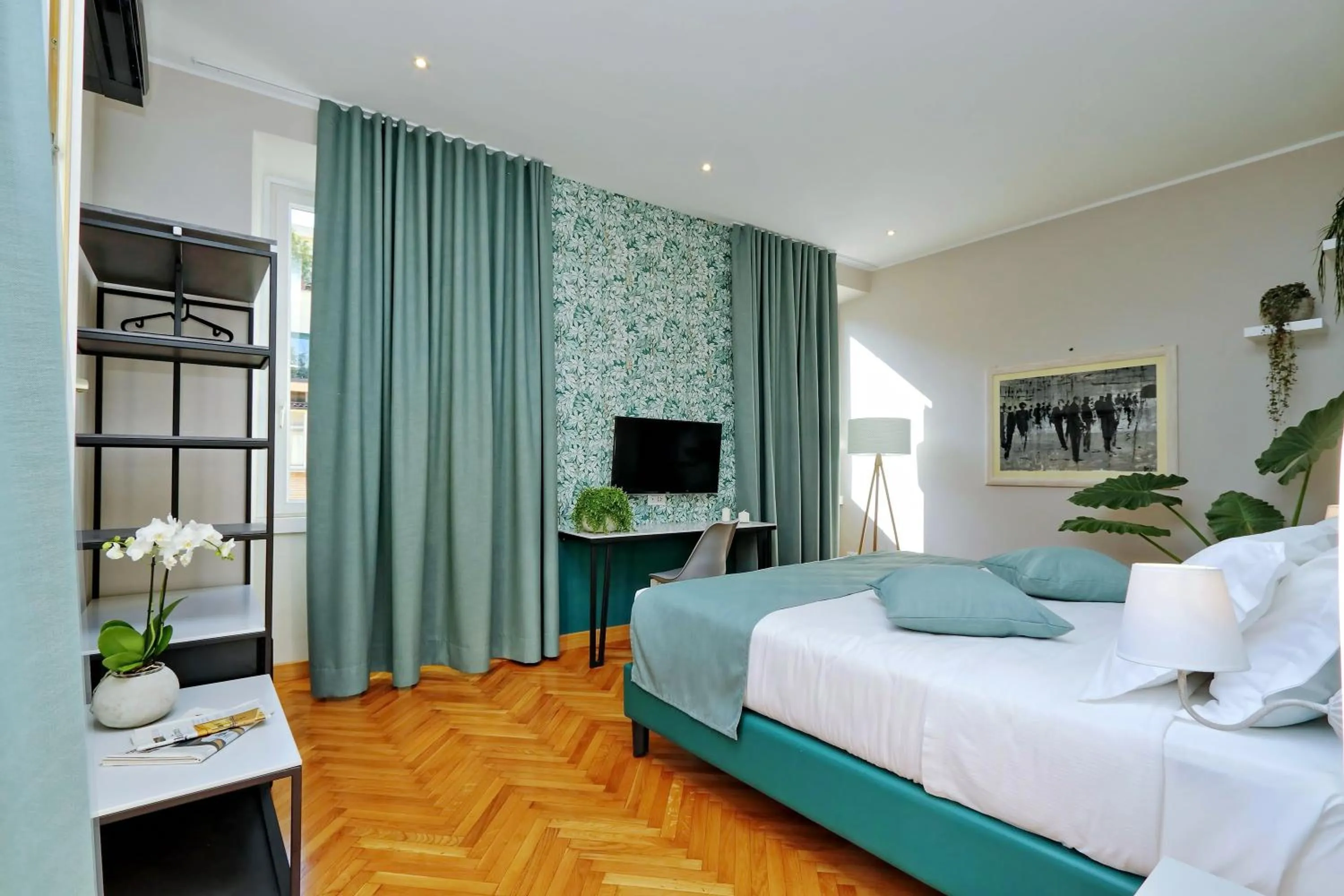 TV and multimedia, Bed in Vico Rooms and Terrace