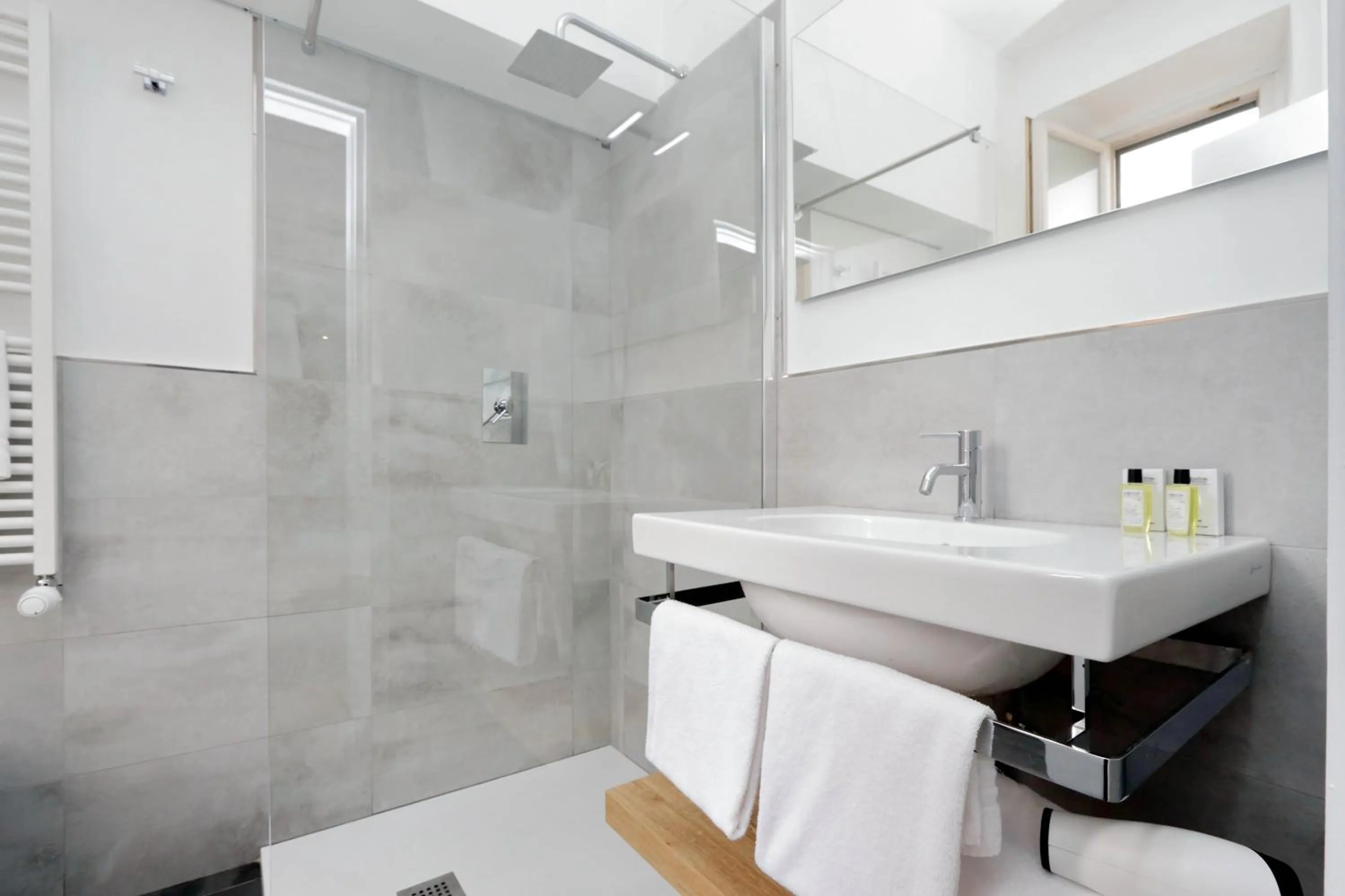 Shower in Vico Rooms and Terrace