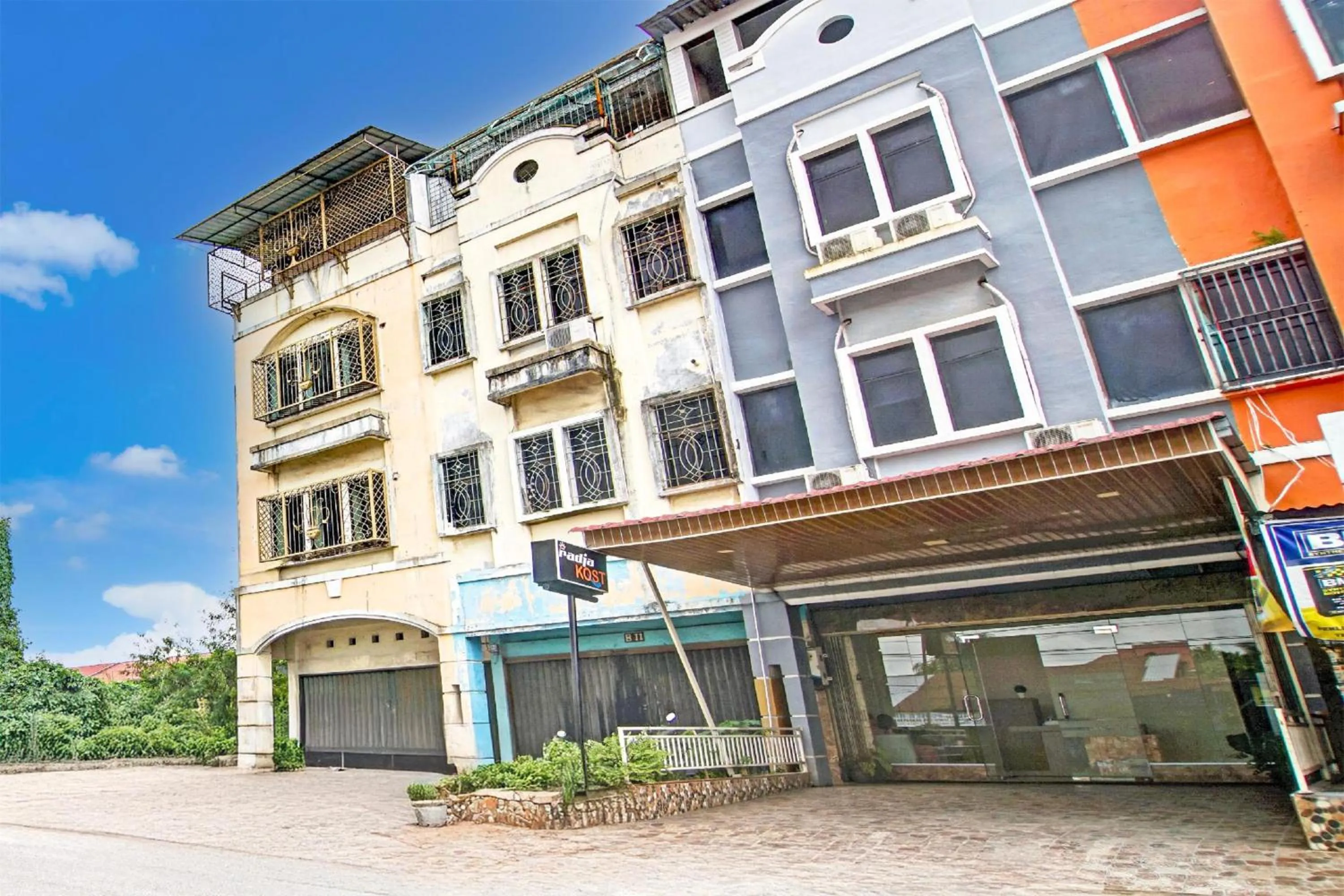 Neighbourhood in Capital O Pusat Kota Pekanbaru Near Mall Living World Formerly Radja Homestay