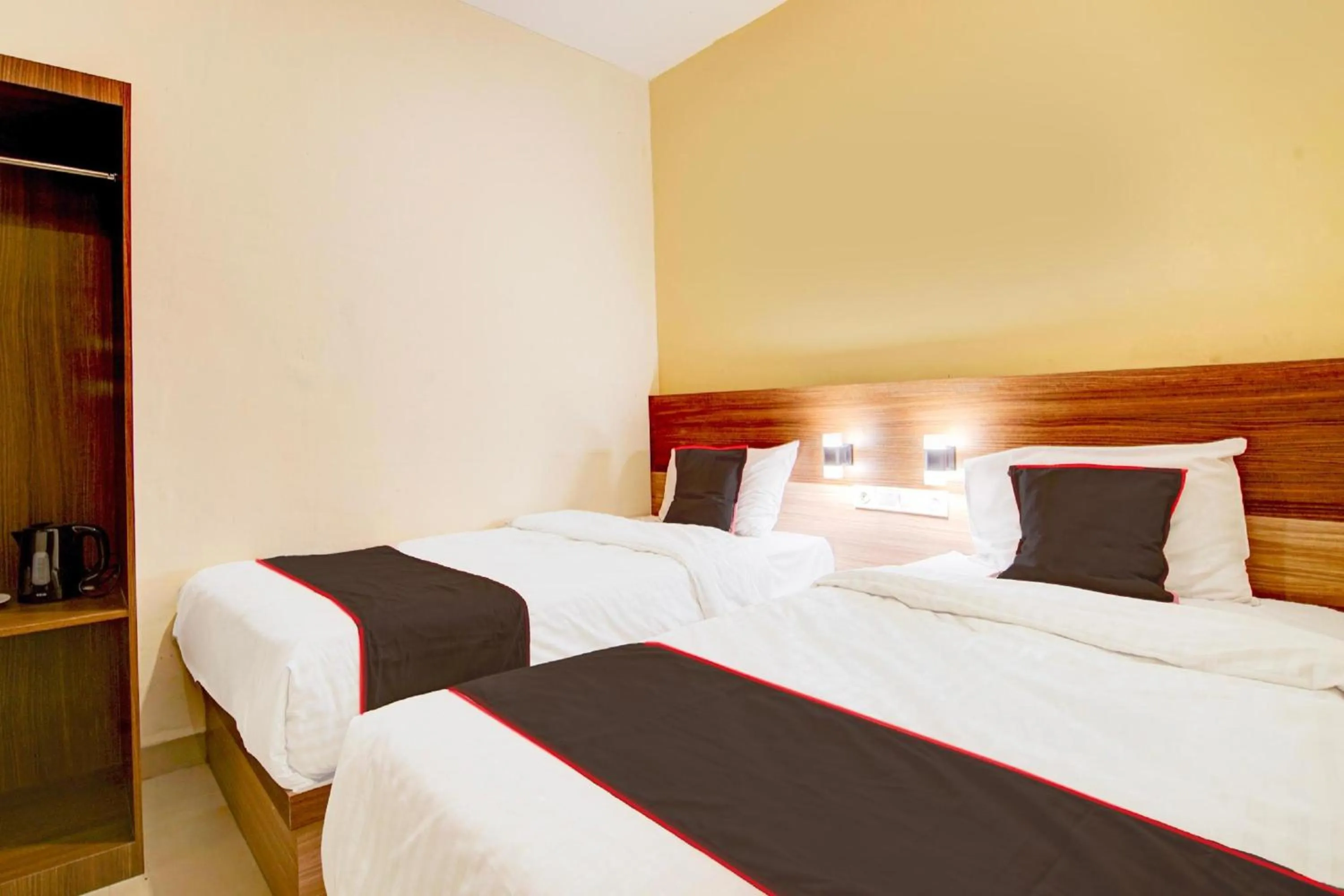 View (from property/room), Bed in Capital O Pusat Kota Pekanbaru Near Mall Living World Formerly Radja Homestay