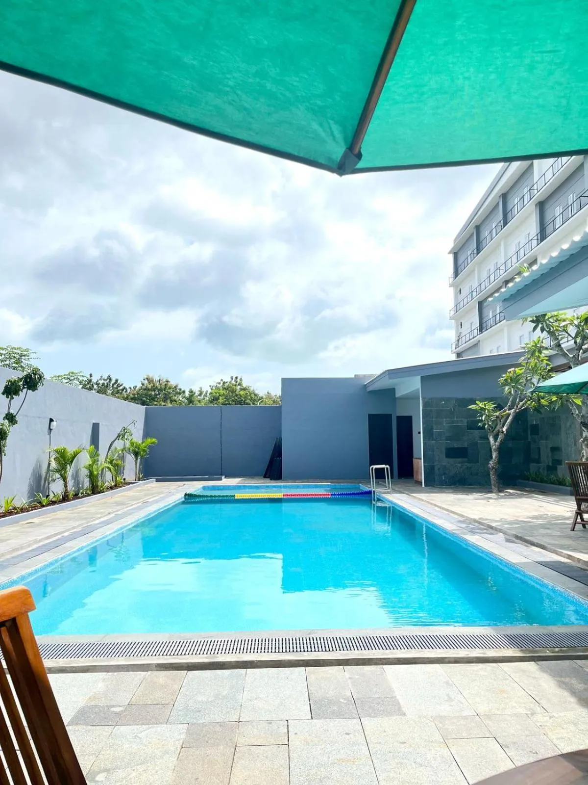 Swimming pool in LYNN Hotel Tuban