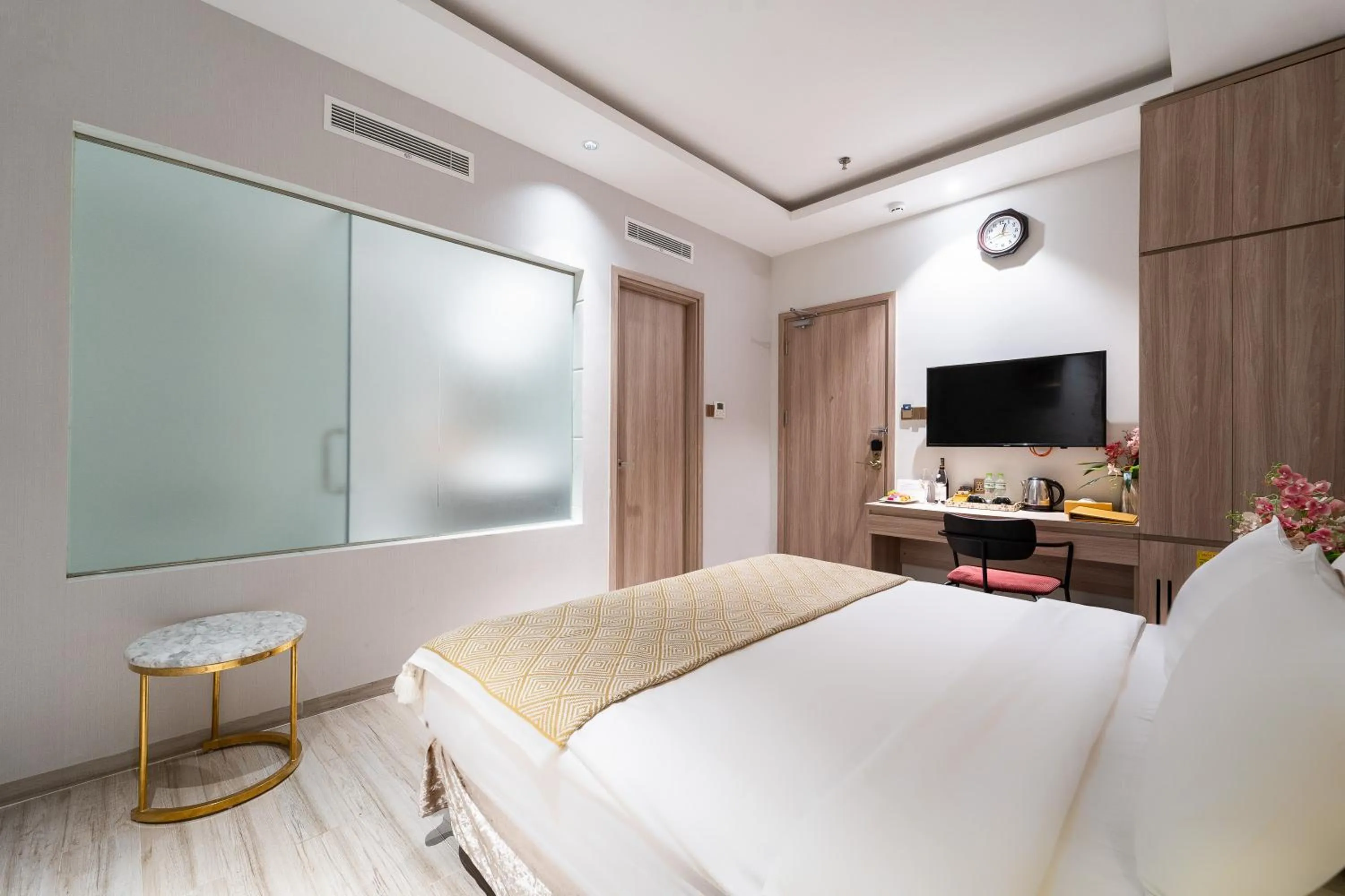 Bed in Nicecy Hotel Suites & Spa