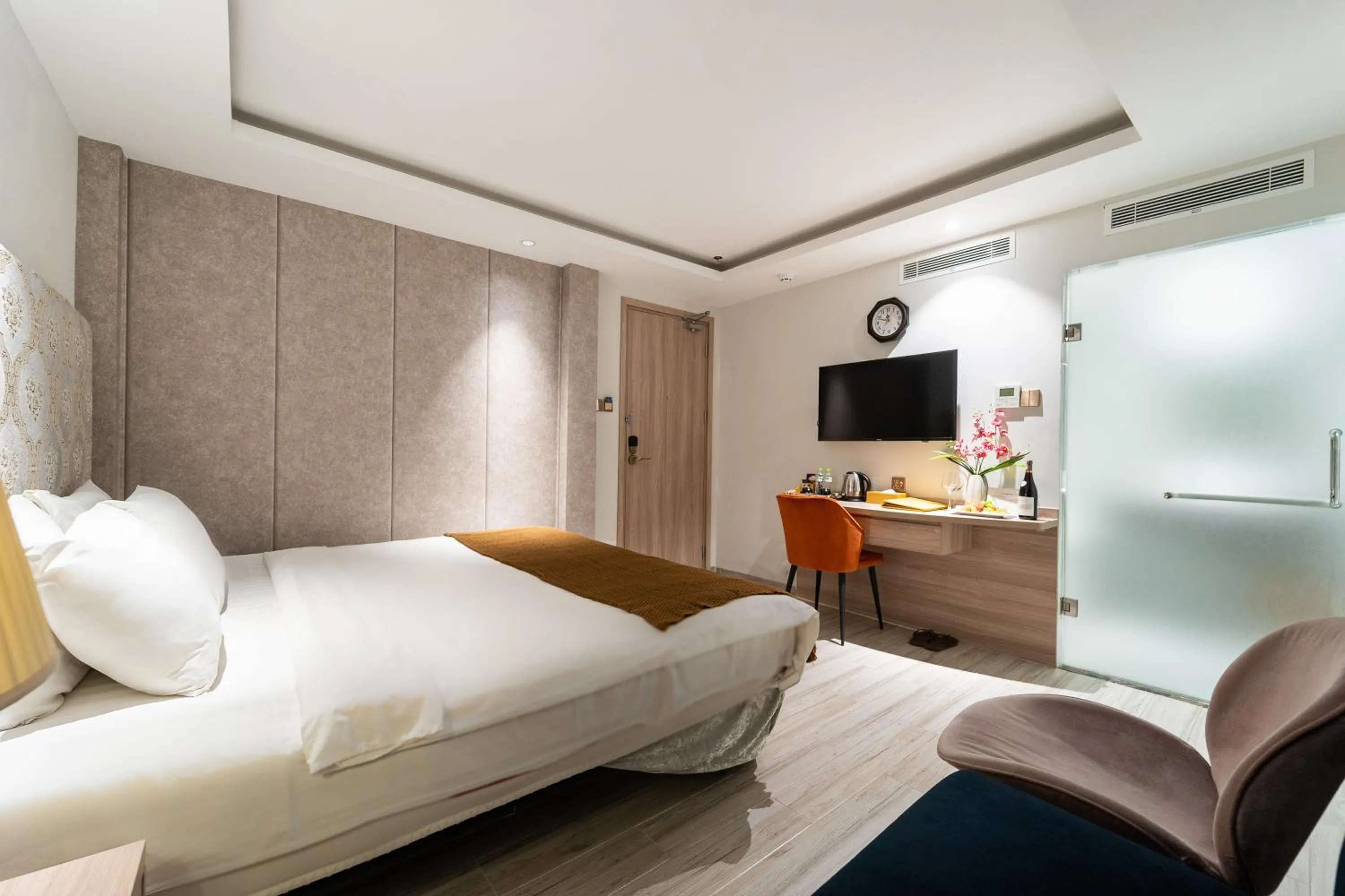 Bed in Nicecy Hotel Suites & Spa