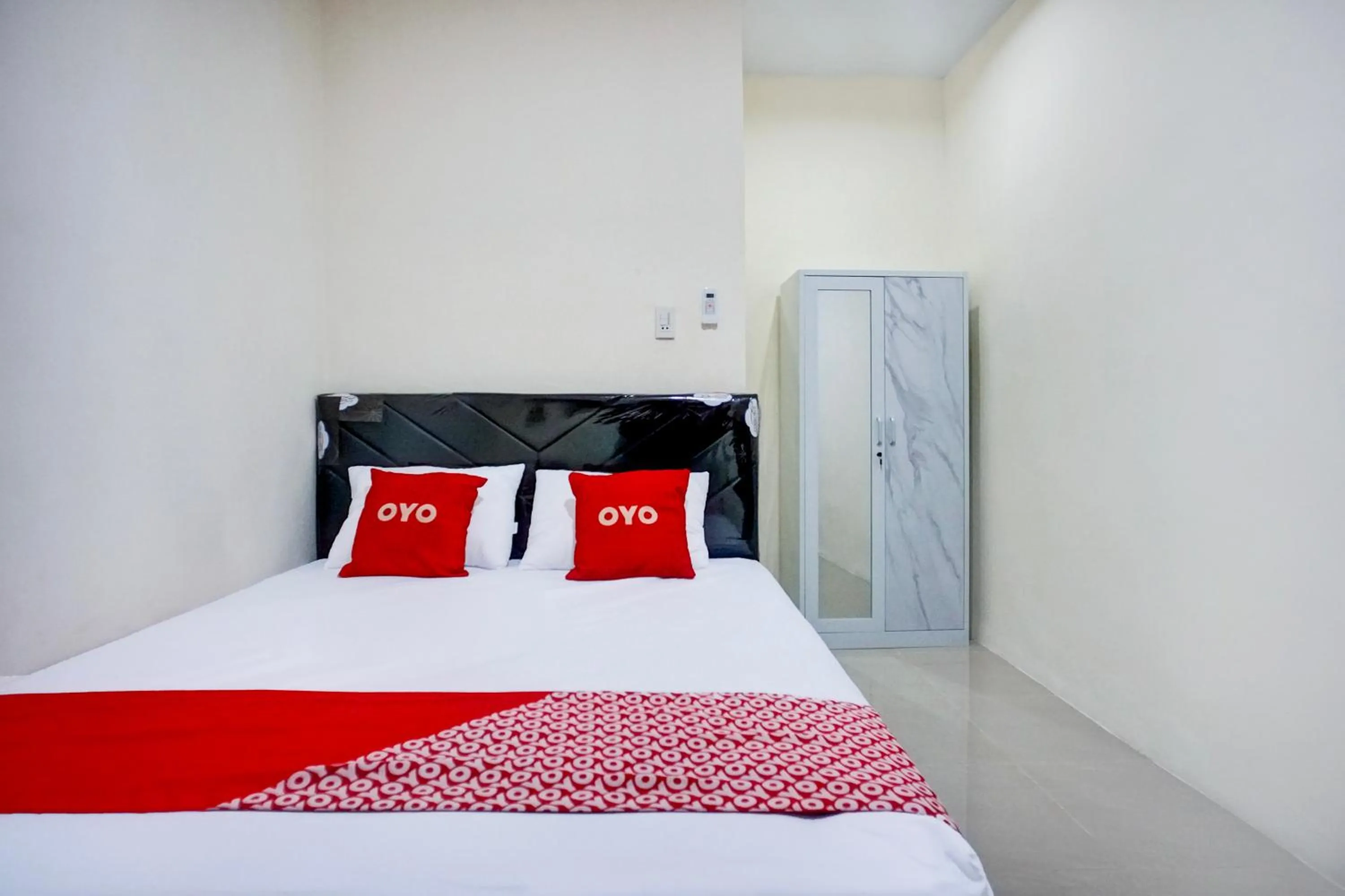 Bedroom, Bed in Hotel O Medan City Center Near Rumah Sakit Bunda Thamrin Formerly Mora Residence