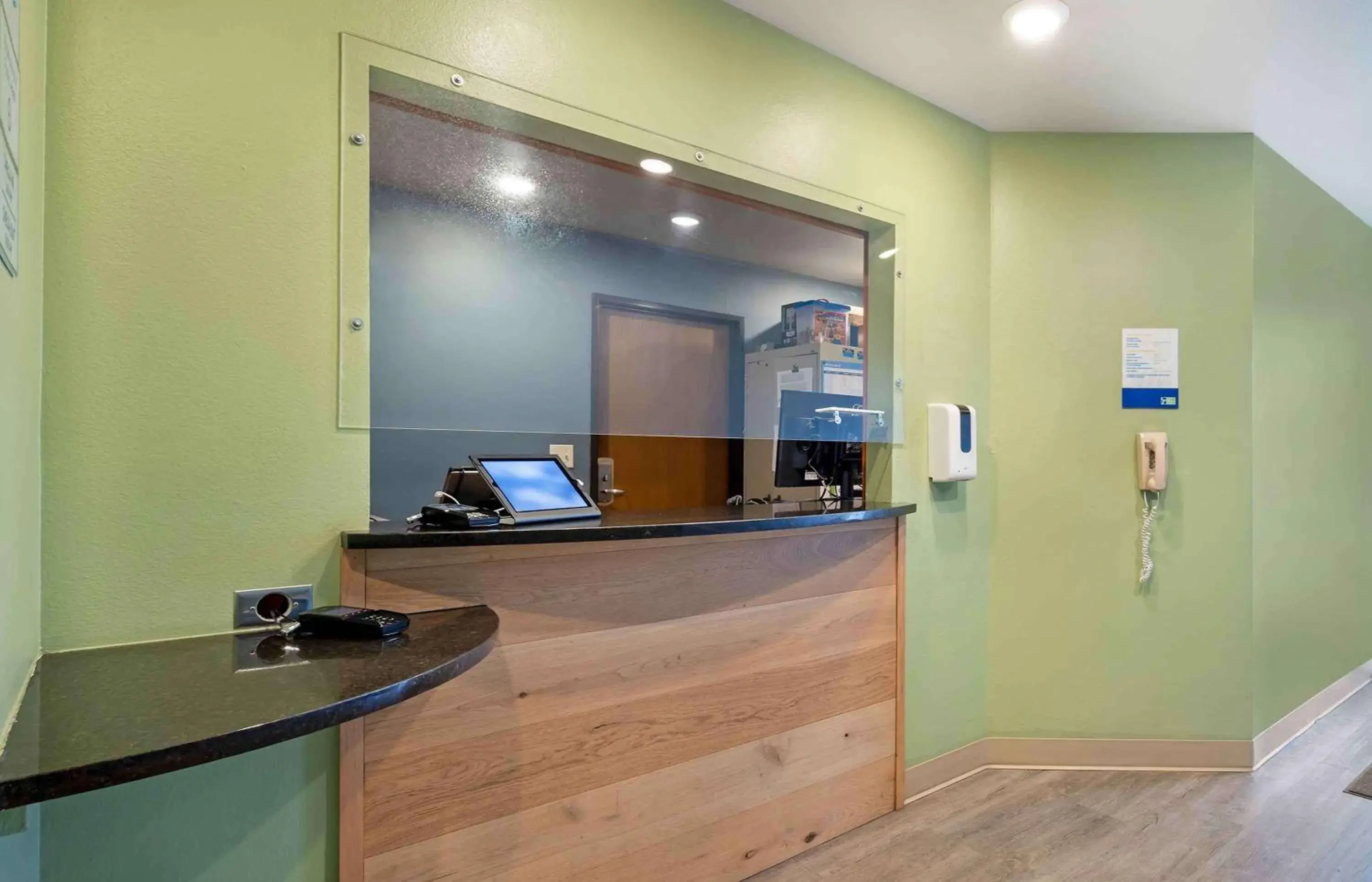 Lobby or reception in Extended Stay America Select Suites - Wichita - Airport Lobby or reception in Extended Stay America Select Suites - Wichita - Airport