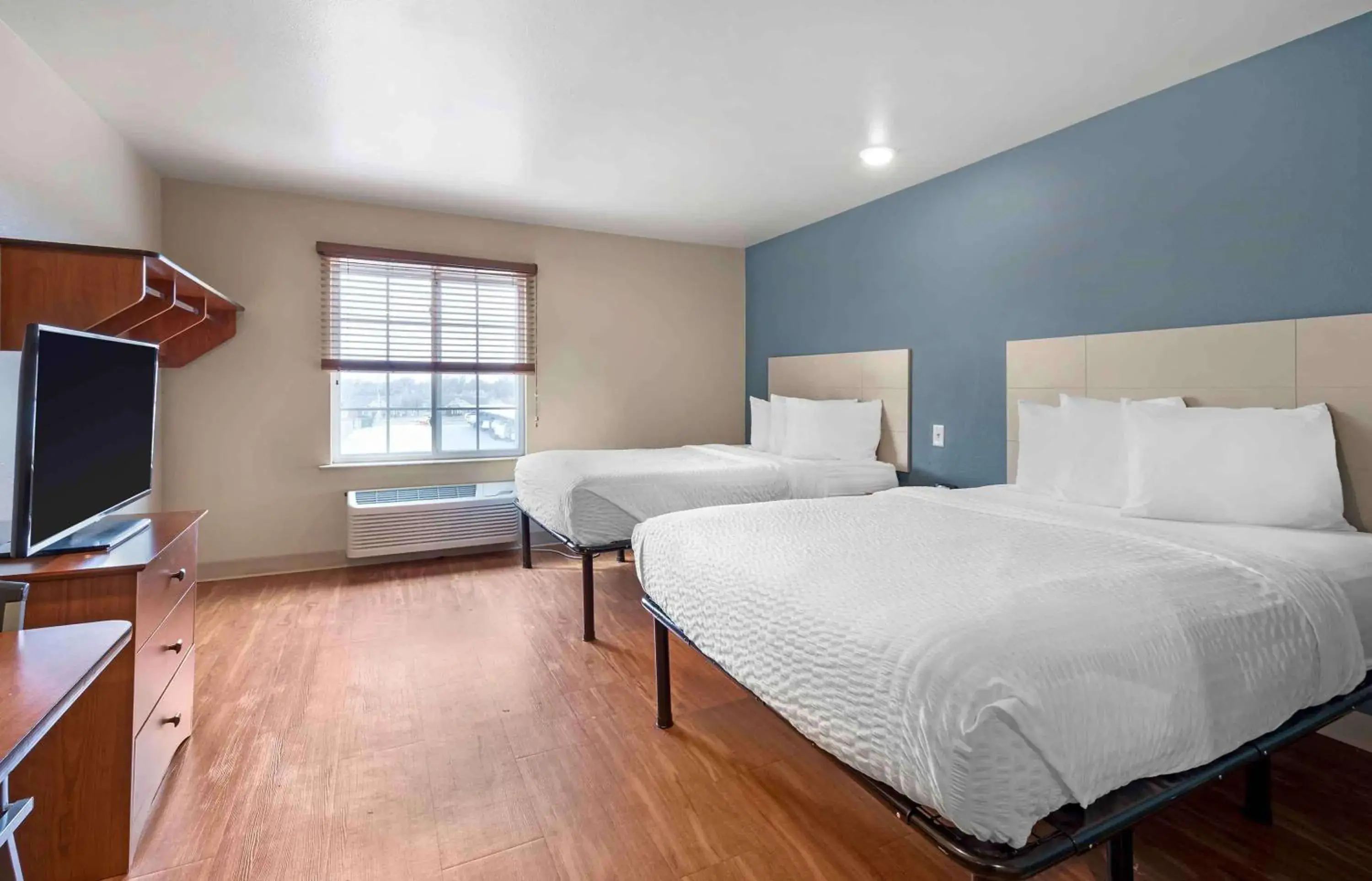 Bedroom, Bed in Extended Stay America Select Suites - Wichita - Airport Bedroom, Bed in Extended Stay America Select Suites - Wichita - Airport