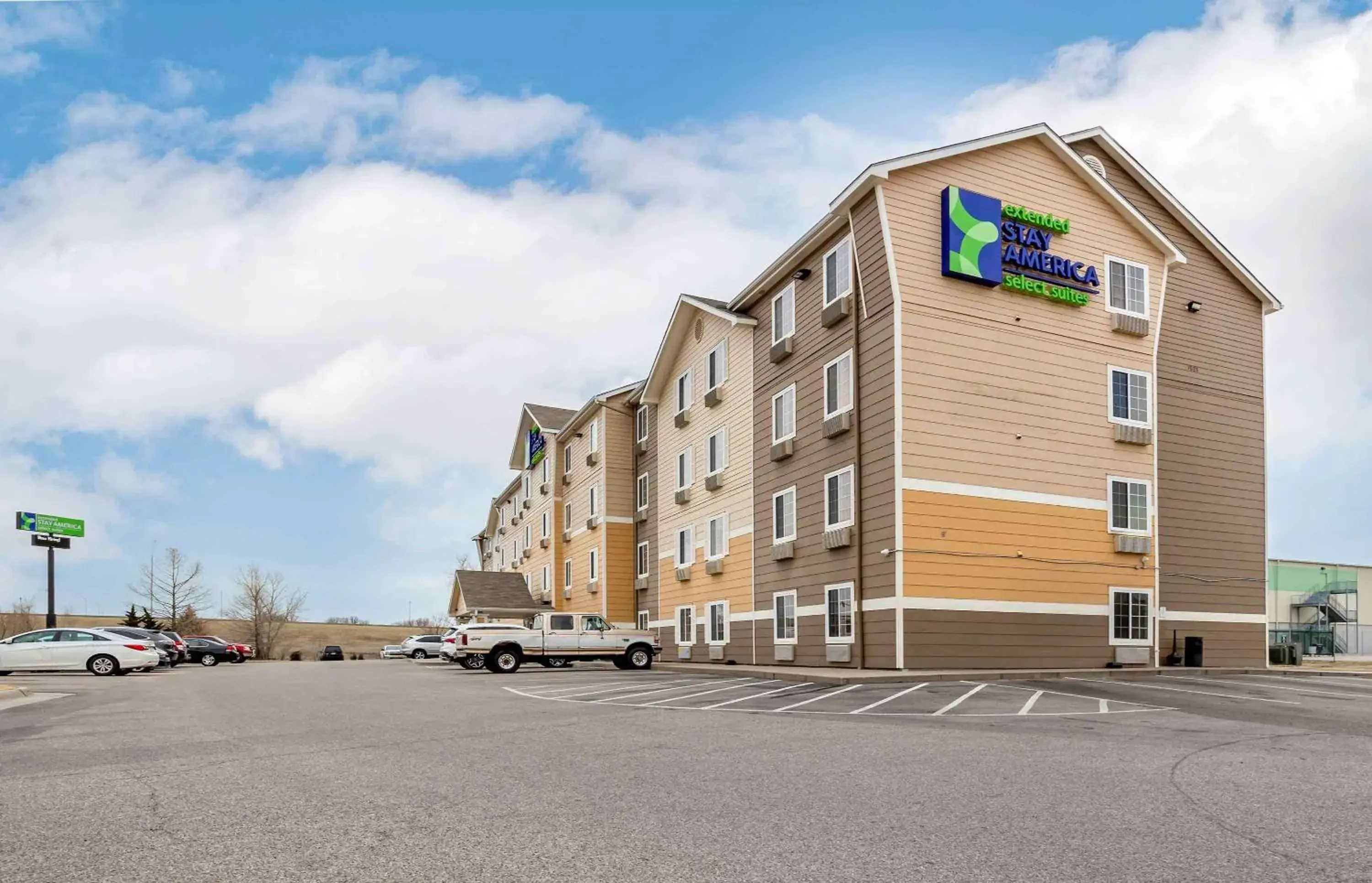 Property building in Extended Stay America Select Suites - Wichita - Airport Property building in Extended Stay America Select Suites - Wichita - Airport