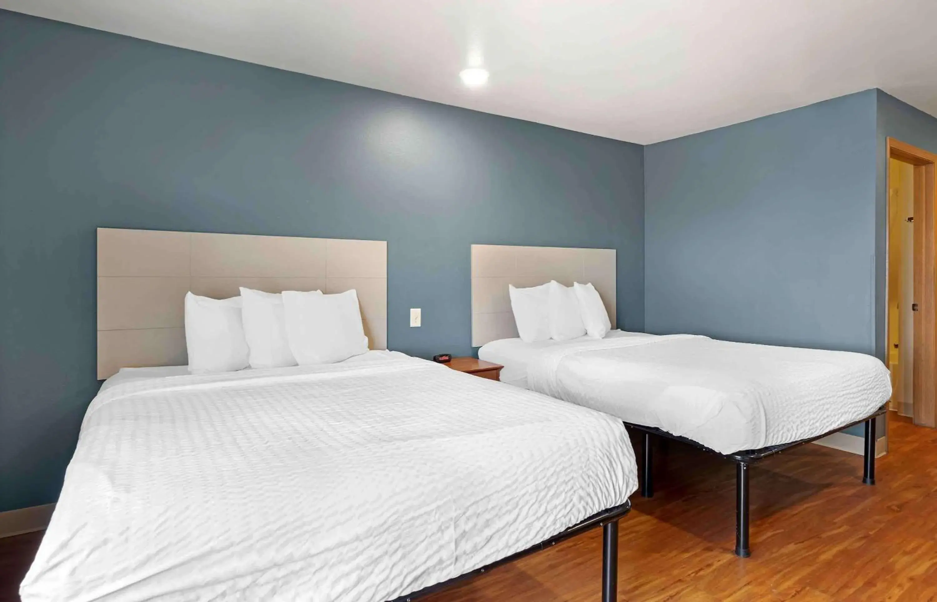 Bedroom, Bed in Extended Stay America Select Suites - Wichita - Airport Bedroom, Bed in Extended Stay America Select Suites - Wichita - Airport