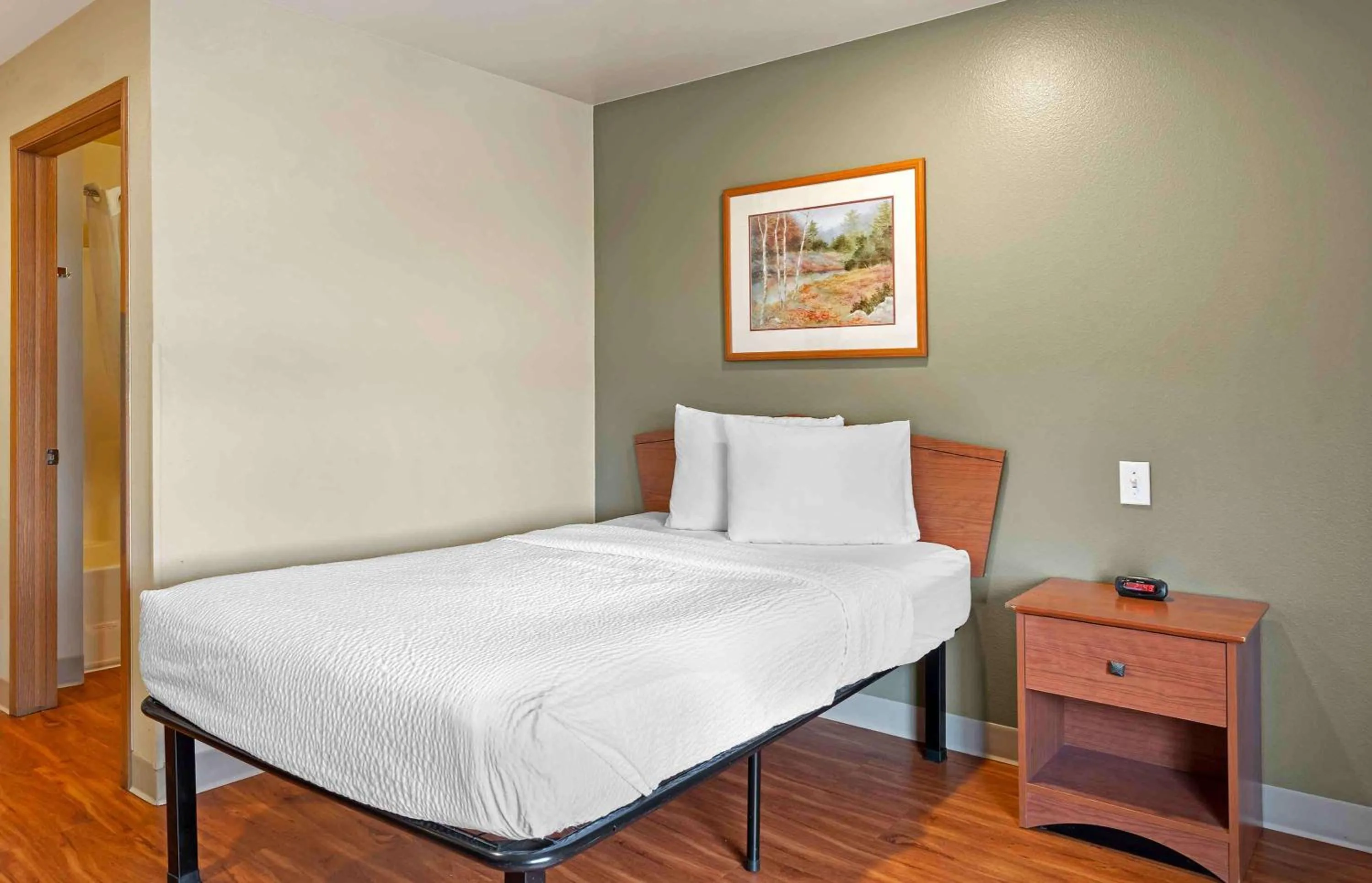 Bedroom, Bed in Extended Stay America Select Suites - Wichita - Airport