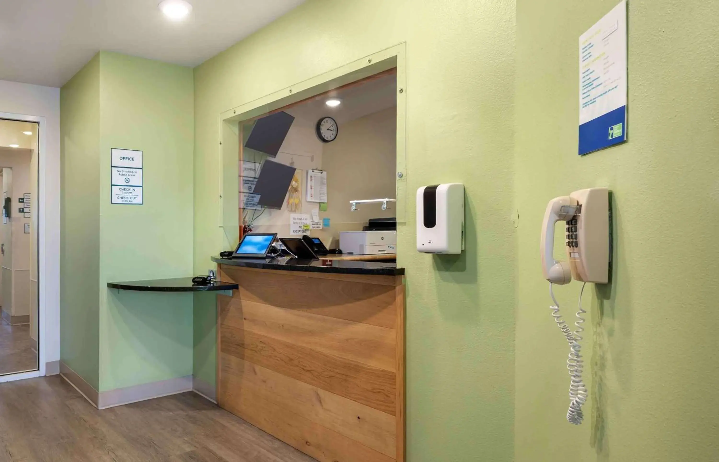 Lobby or reception in Extended Stay America Select Suites - Wichita - Airport Lobby or reception in Extended Stay America Select Suites - Wichita - Airport