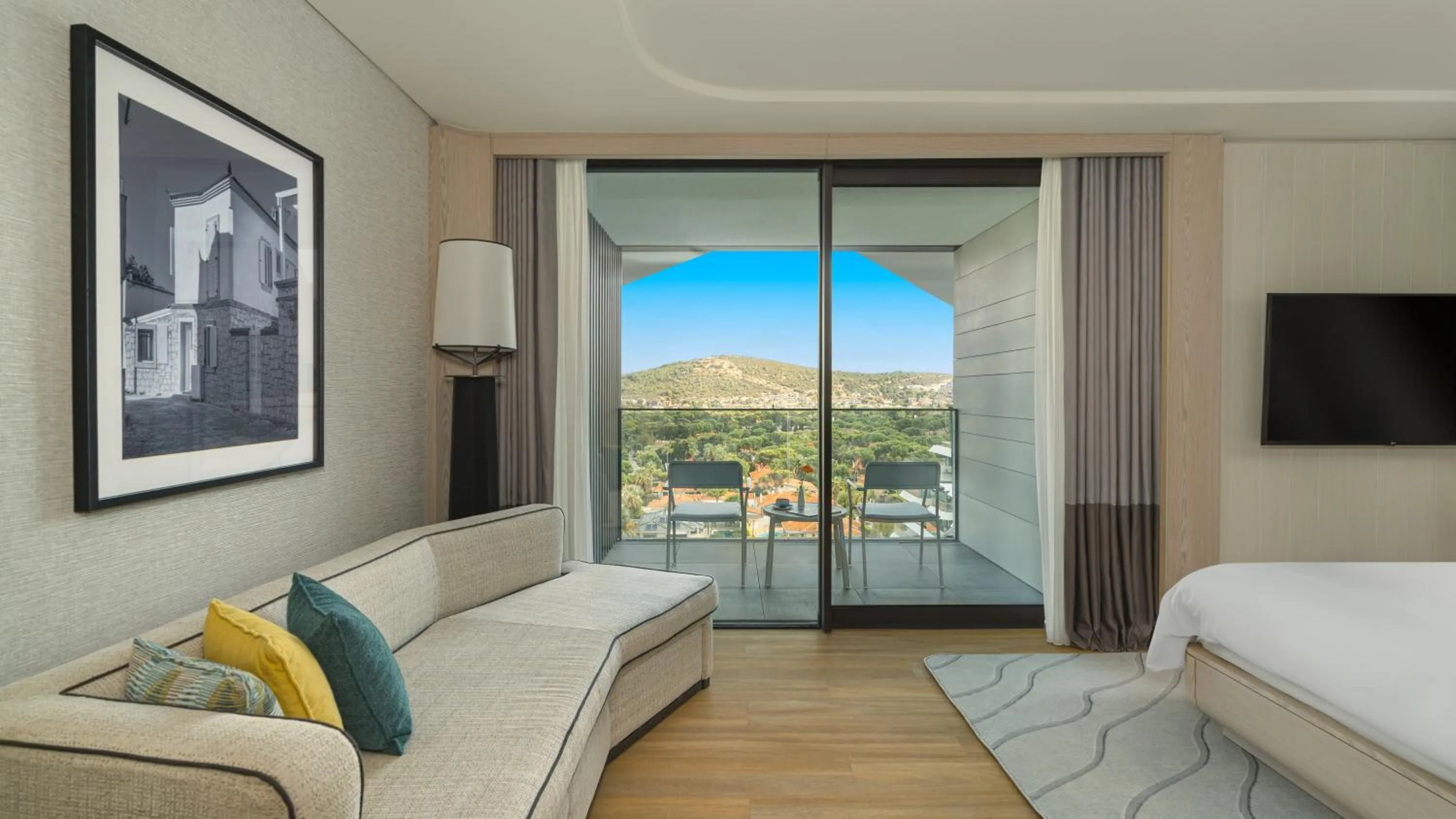 Seating area, Bed in Swissotel Resort And Spa Cesme