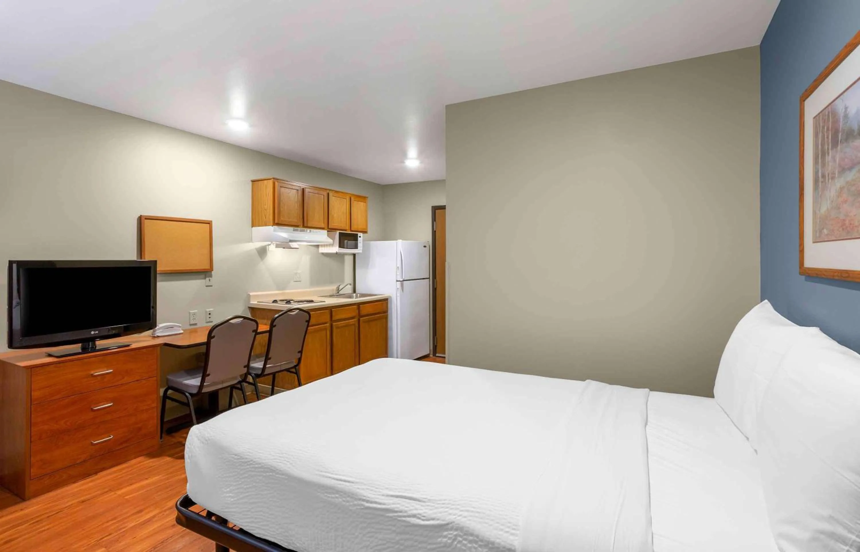 Bedroom, Bed in Extended Stay America Select Suites - Provo - American Fork