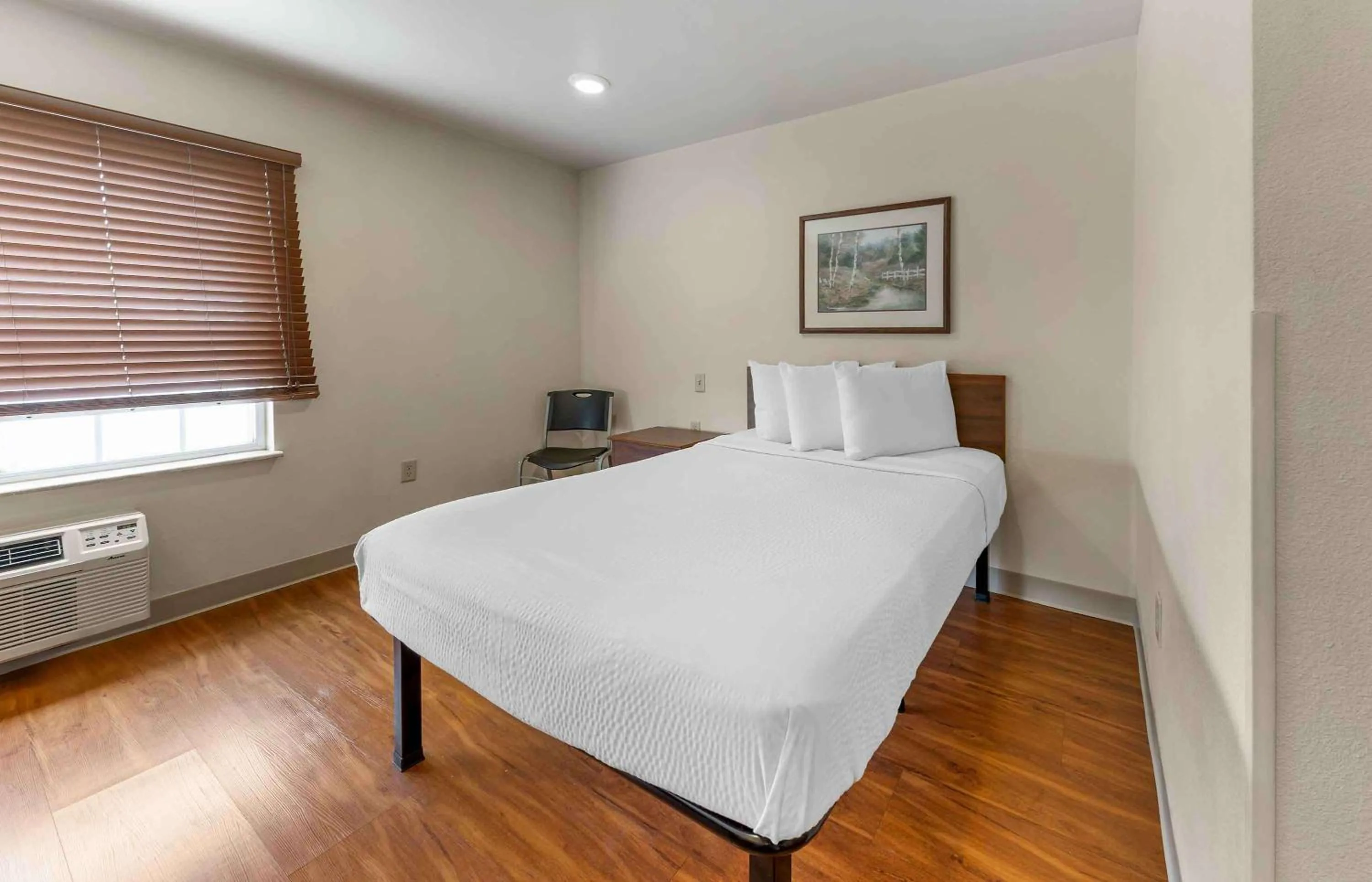 Bedroom, Bed in Extended Stay America Select Suites - Oklahoma City - Southeast
