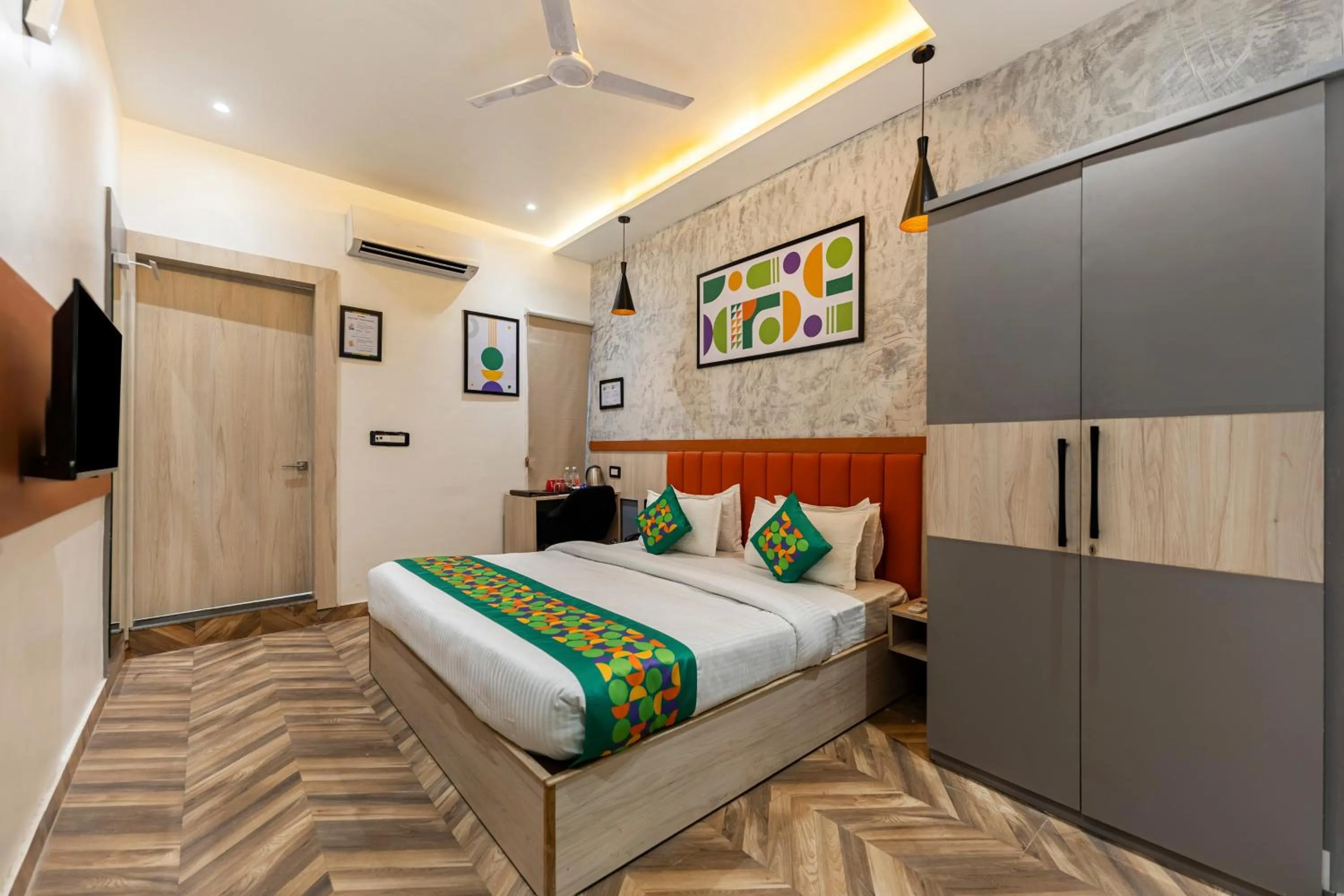 Bedroom, Bed in Treebo Divine Stay Prayagraj