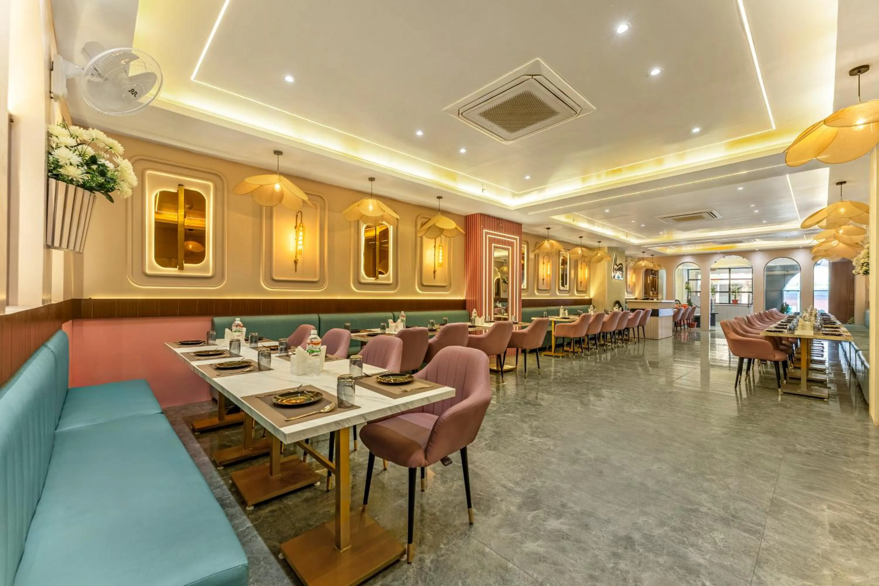 Restaurant/places to eat in Treebo Divine Stay Prayagraj