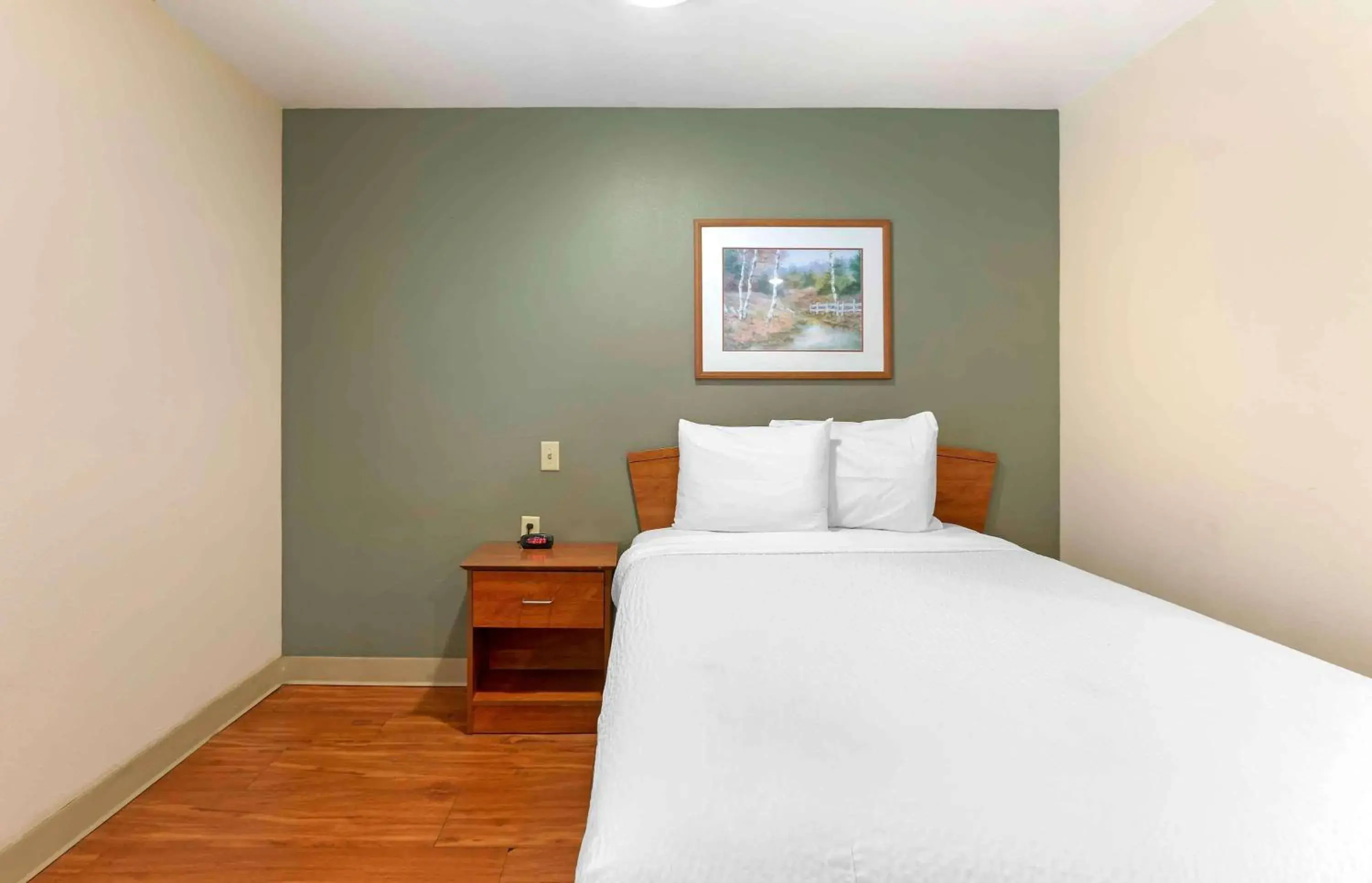 Bedroom, Bed in Extended Stay America Select Suites - Oklahoma City - Bethany Bedroom, Bed in Extended Stay America Select Suites - Oklahoma City - Bethany