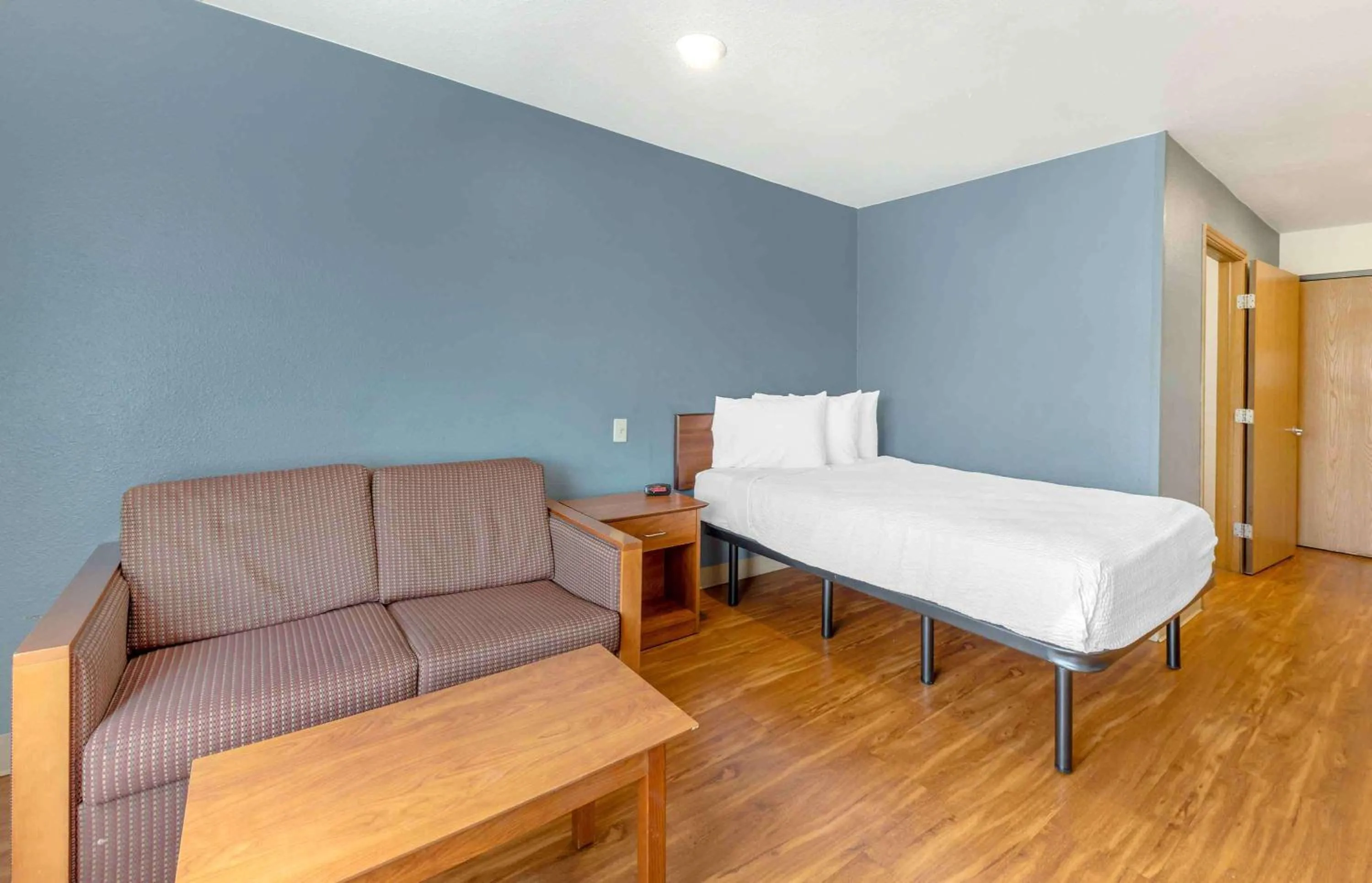 Bedroom, Bed in Extended Stay America Select Suites - Oklahoma City - Del City