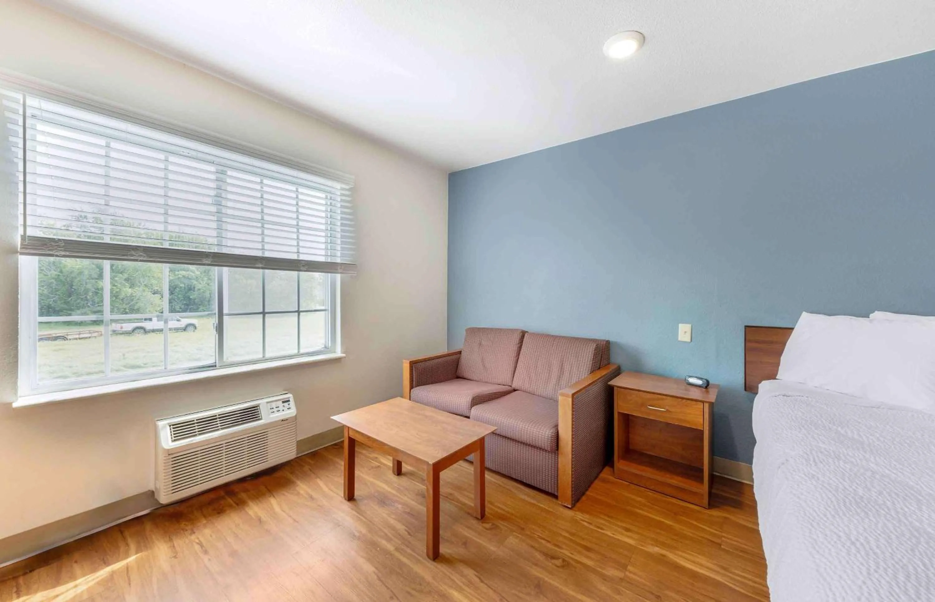 Bedroom, Bed in Extended Stay America Select Suites - Oklahoma City - Del City