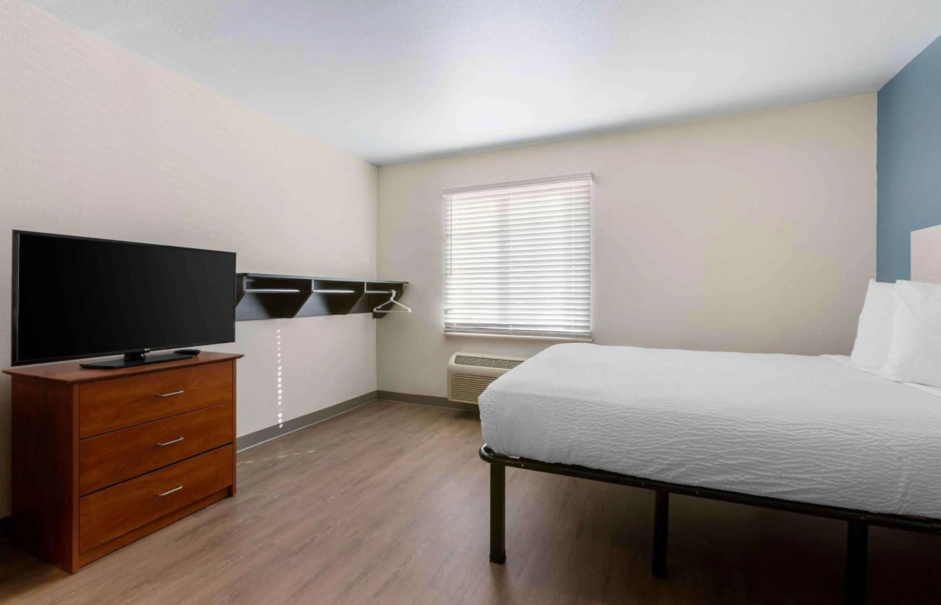 Bedroom, Bed in Extended Stay America Select Suites - El Paso - East