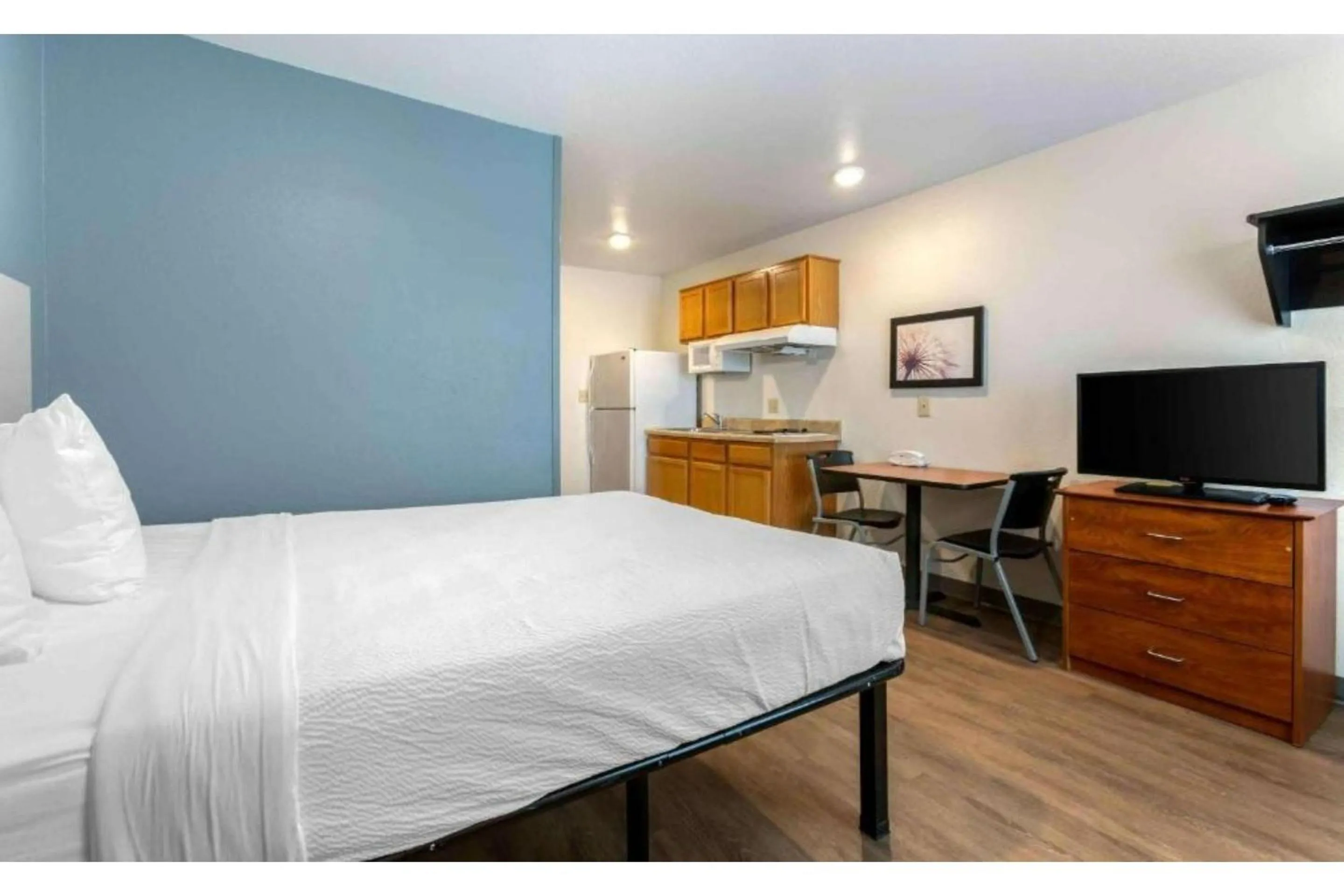 Bedroom, Bed in Studio 6 Extended Stay El Paso East TX