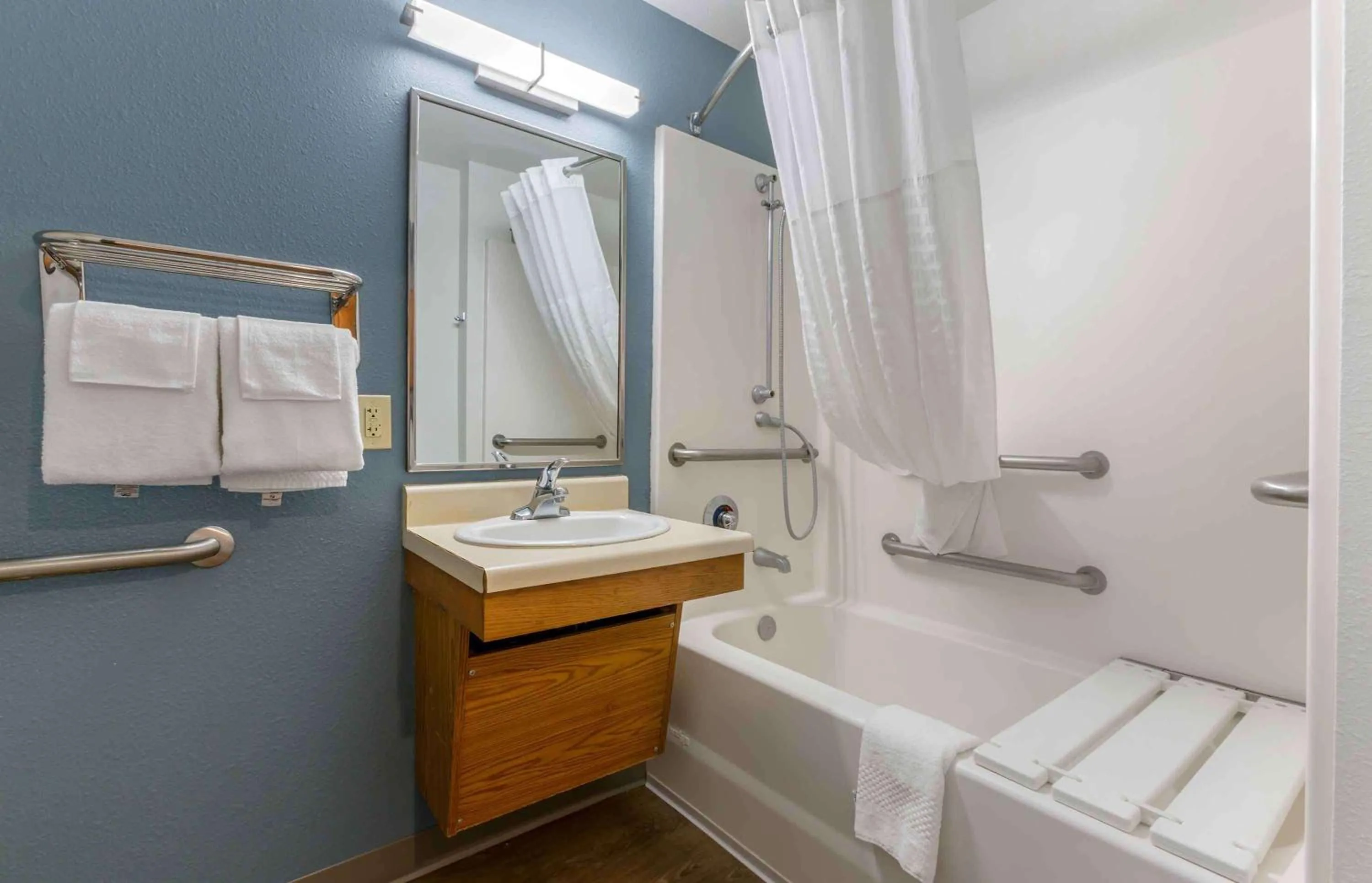 Bathroom in Extended Stay America Select Suites - El Paso - East