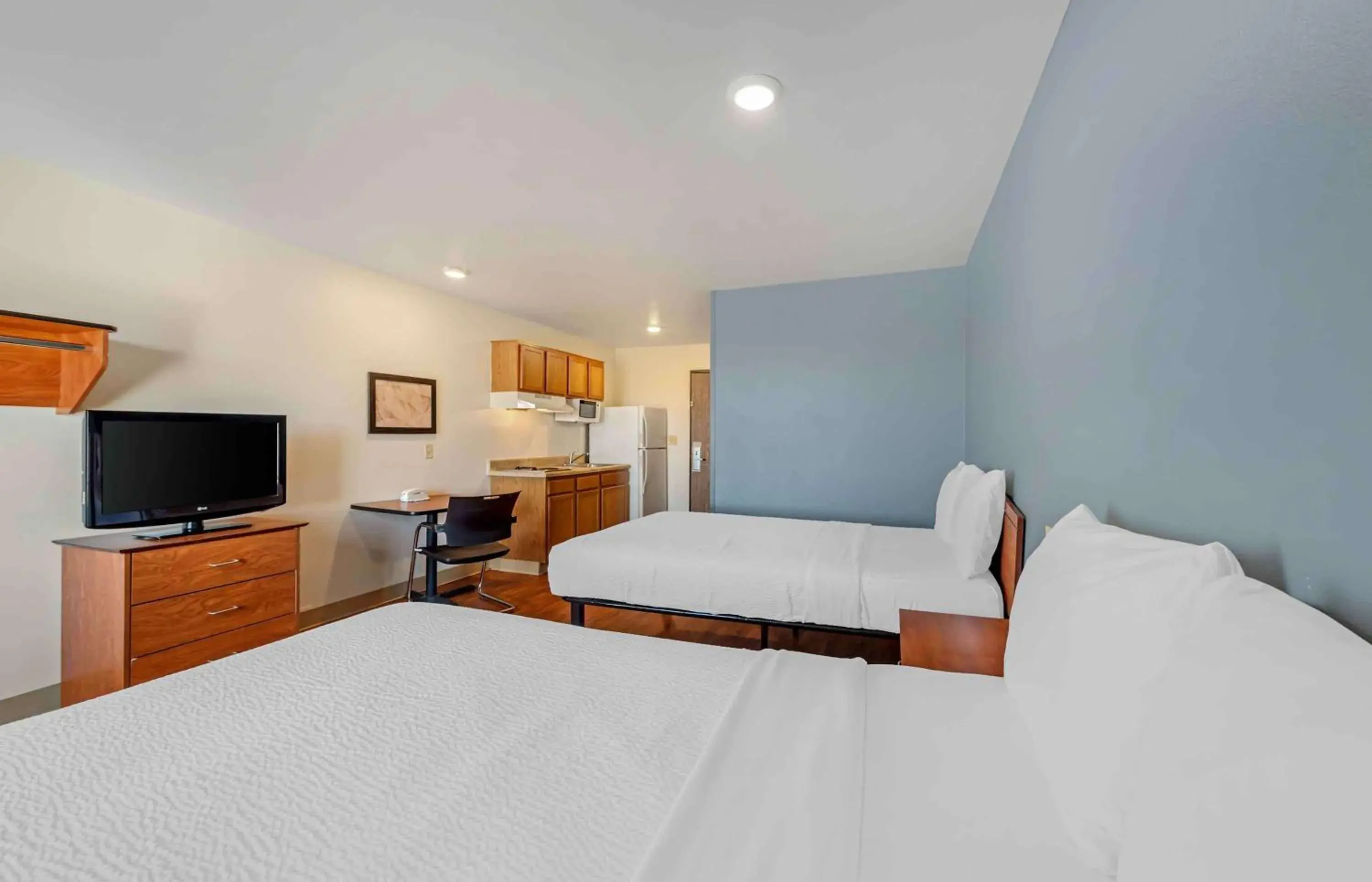 Bedroom, Bed in Extended Stay America Select Suites - Colorado Springs - Airport Bedroom, Bed in Extended Stay America Select Suites - Colorado Springs - Airport