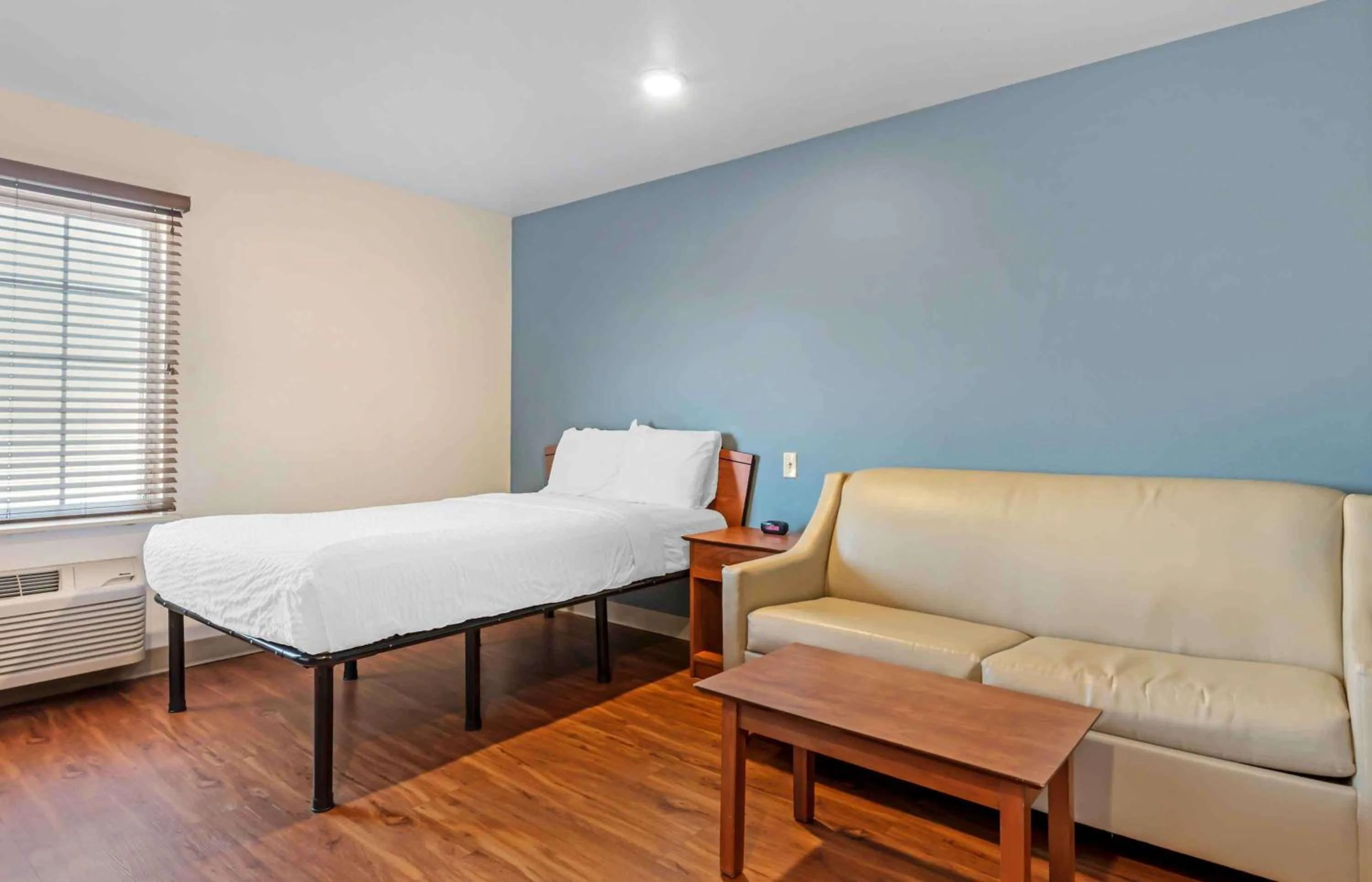 Bedroom in Extended Stay America Select Suites - Colorado Springs - Airport