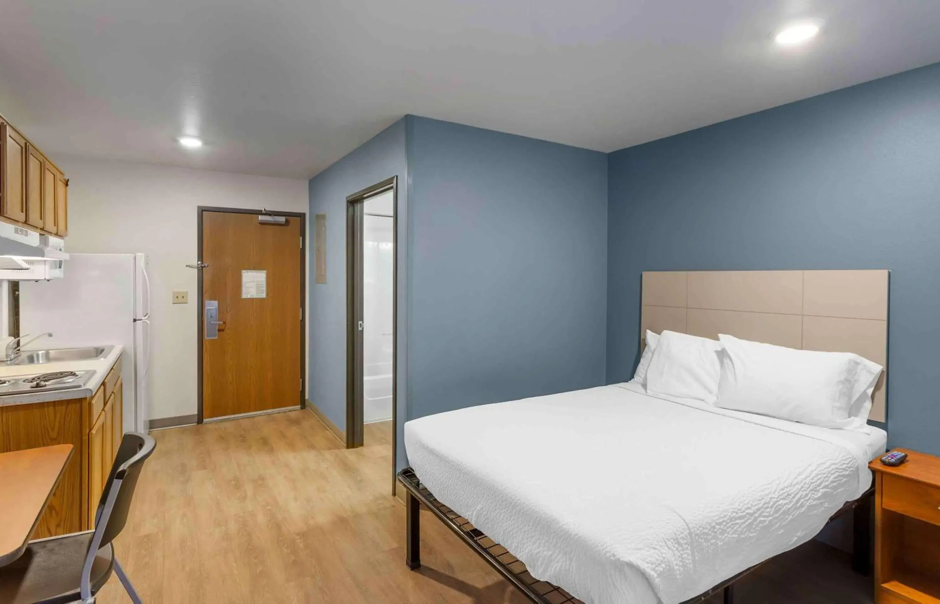 Bedroom, Bed in Extended Stay America Select Suites - Ogden Bedroom, Bed in Extended Stay America Select Suites - Ogden
