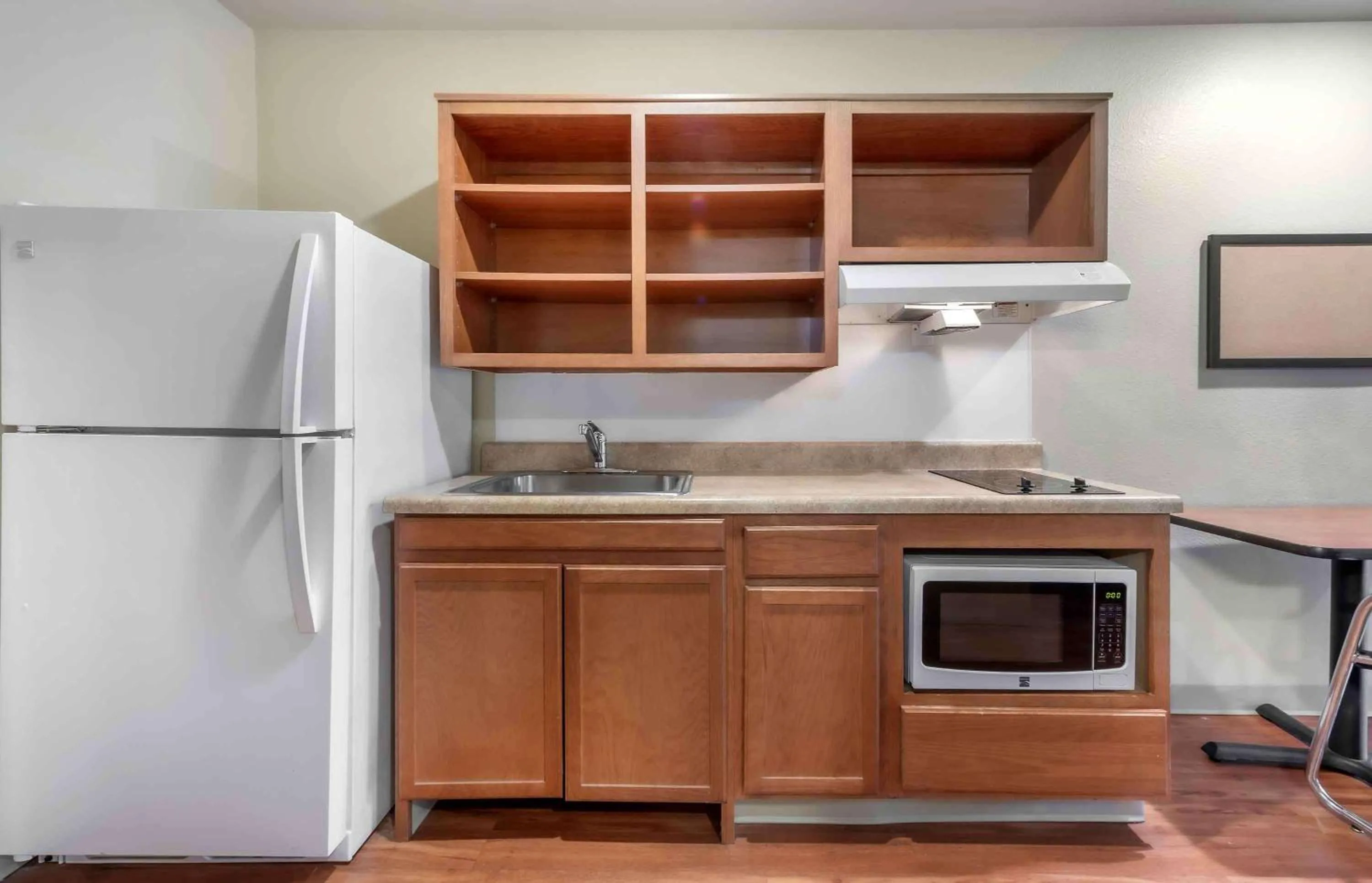 Kitchen or kitchenette in Extended Stay America Select Suites - Dayton - Miamisburg