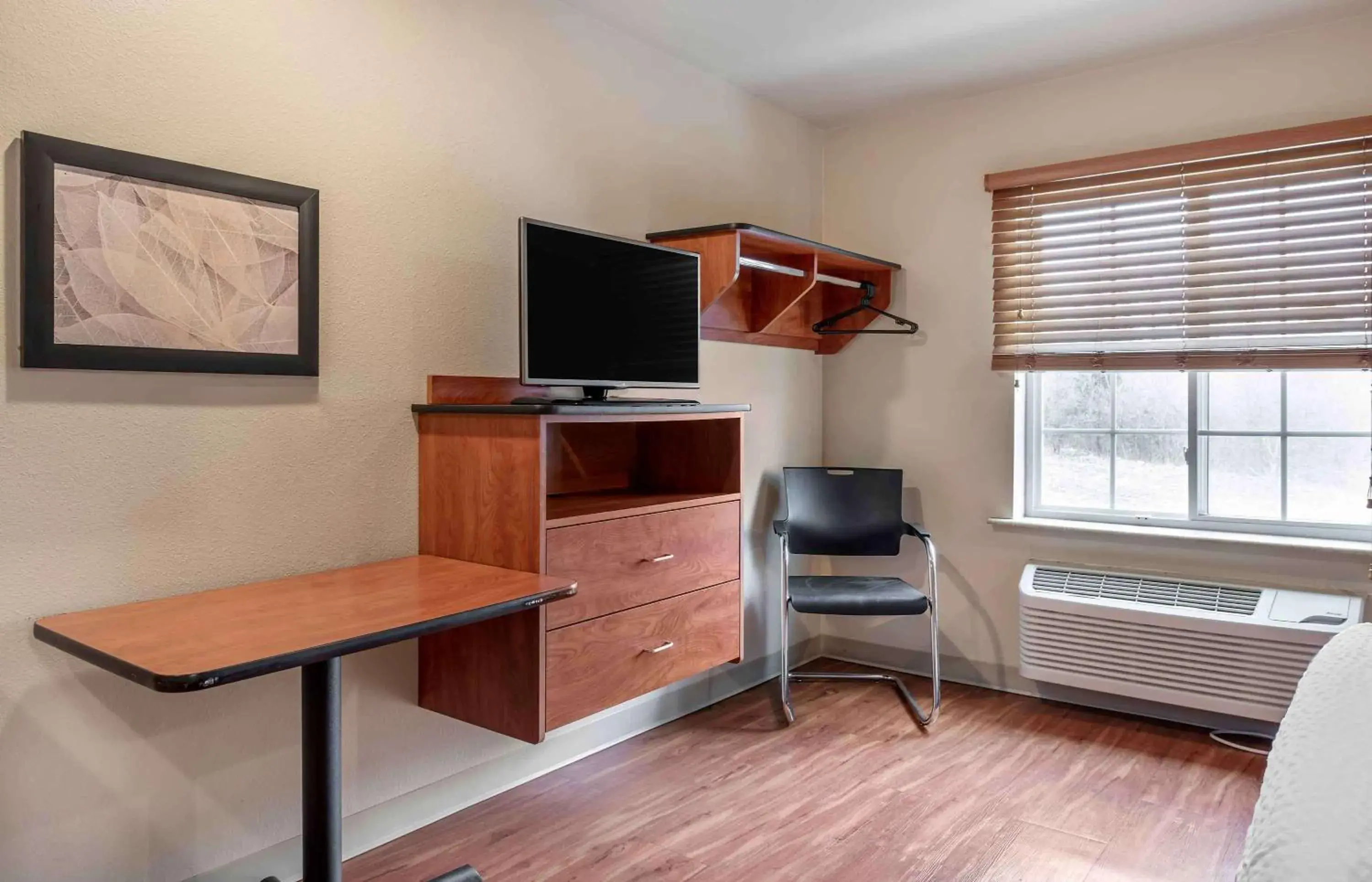 Bedroom in Extended Stay America Select Suites - Dayton - Miamisburg Bedroom in Extended Stay America Select Suites - Dayton - Miamisburg