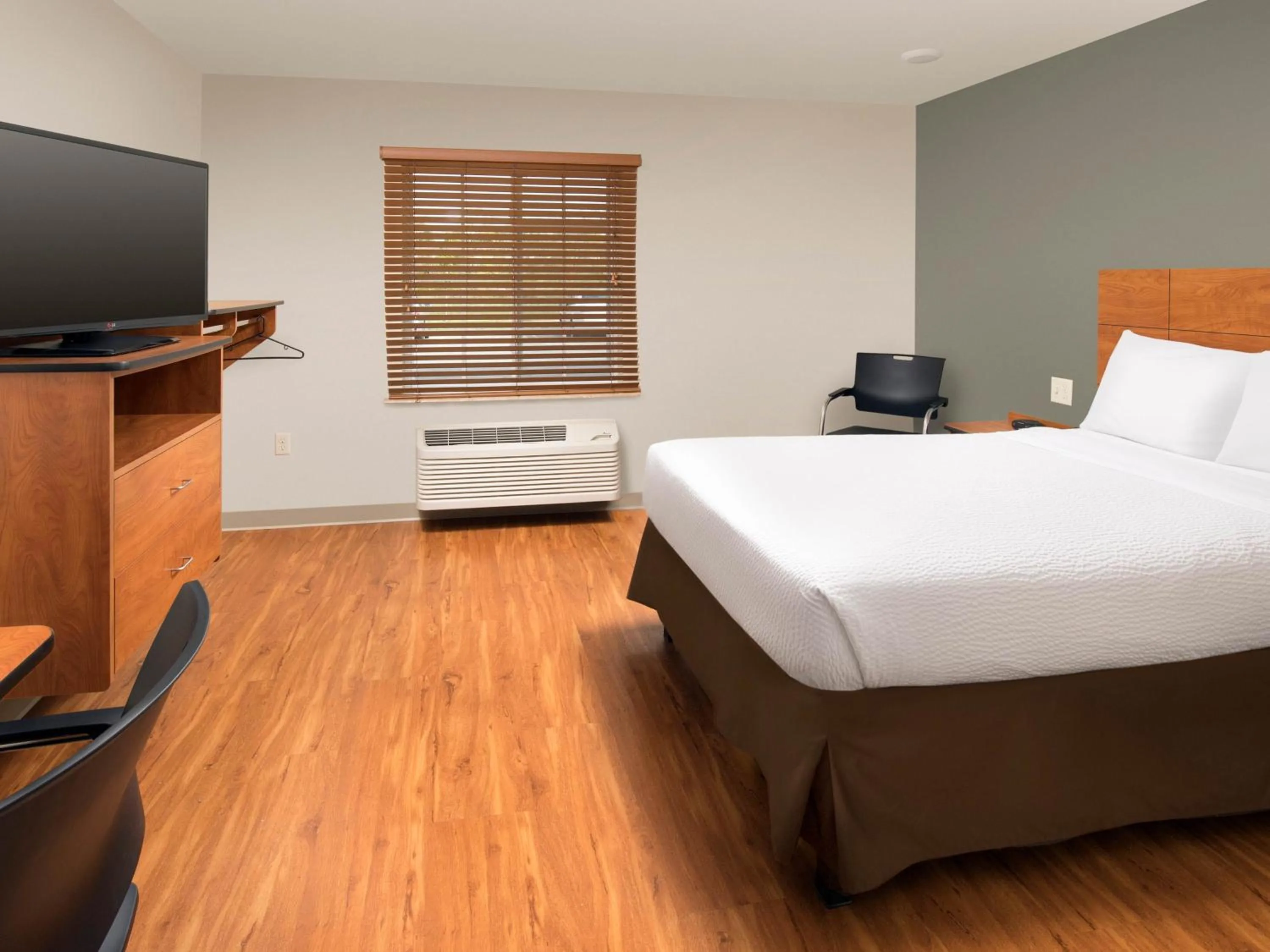 Bed in Extended Stay America Select Suites - Dayton - Miamisburg
