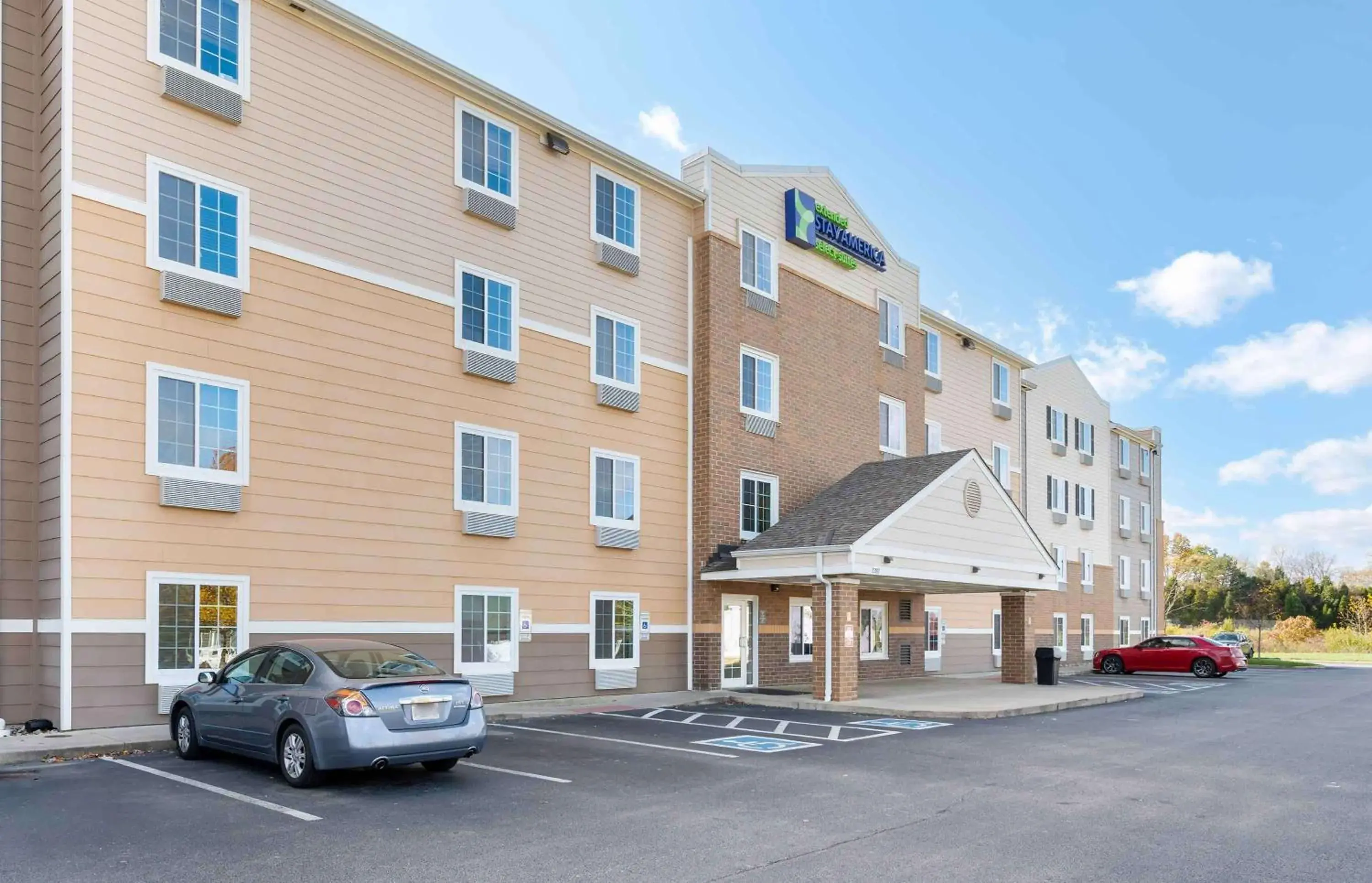Property building in Extended Stay America Select Suites - Dayton - Miamisburg Property building in Extended Stay America Select Suites - Dayton - Miamisburg