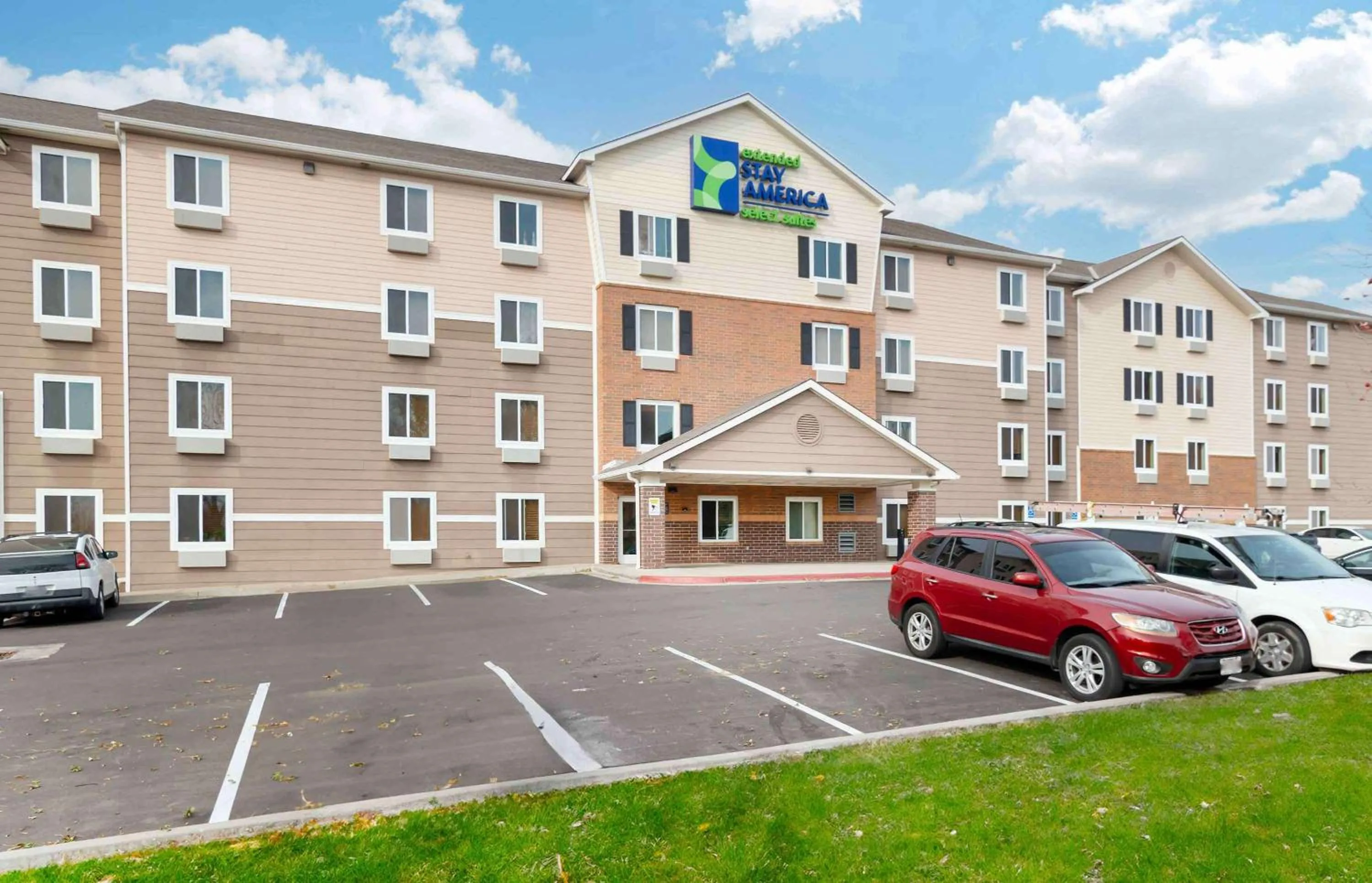Property building in Extended Stay America Select Suites - Kansas City - Stadium