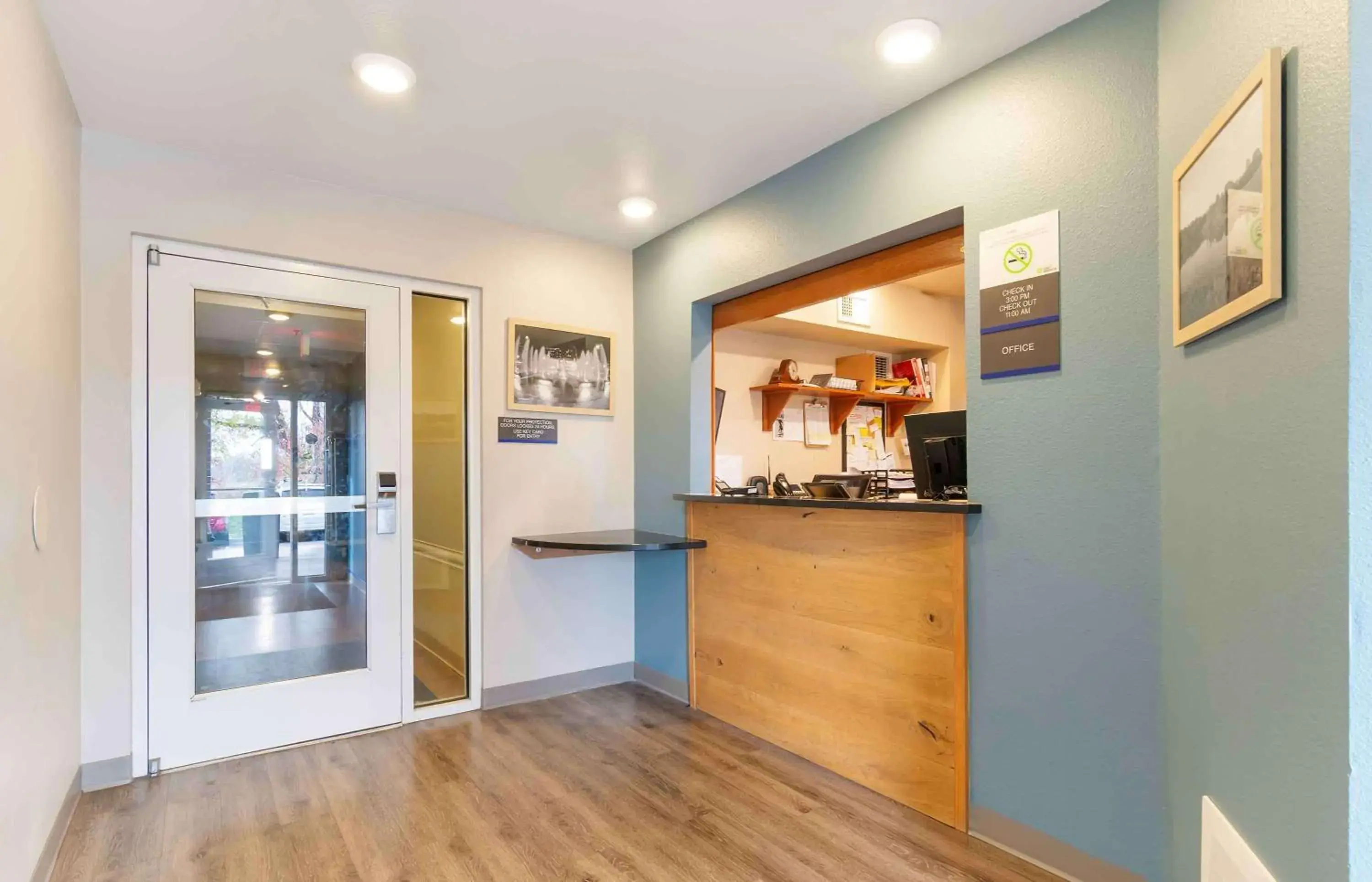 Lobby or reception in Extended Stay America Select Suites - Kansas City - Stadium Lobby or reception in Extended Stay America Select Suites - Kansas City - Stadium