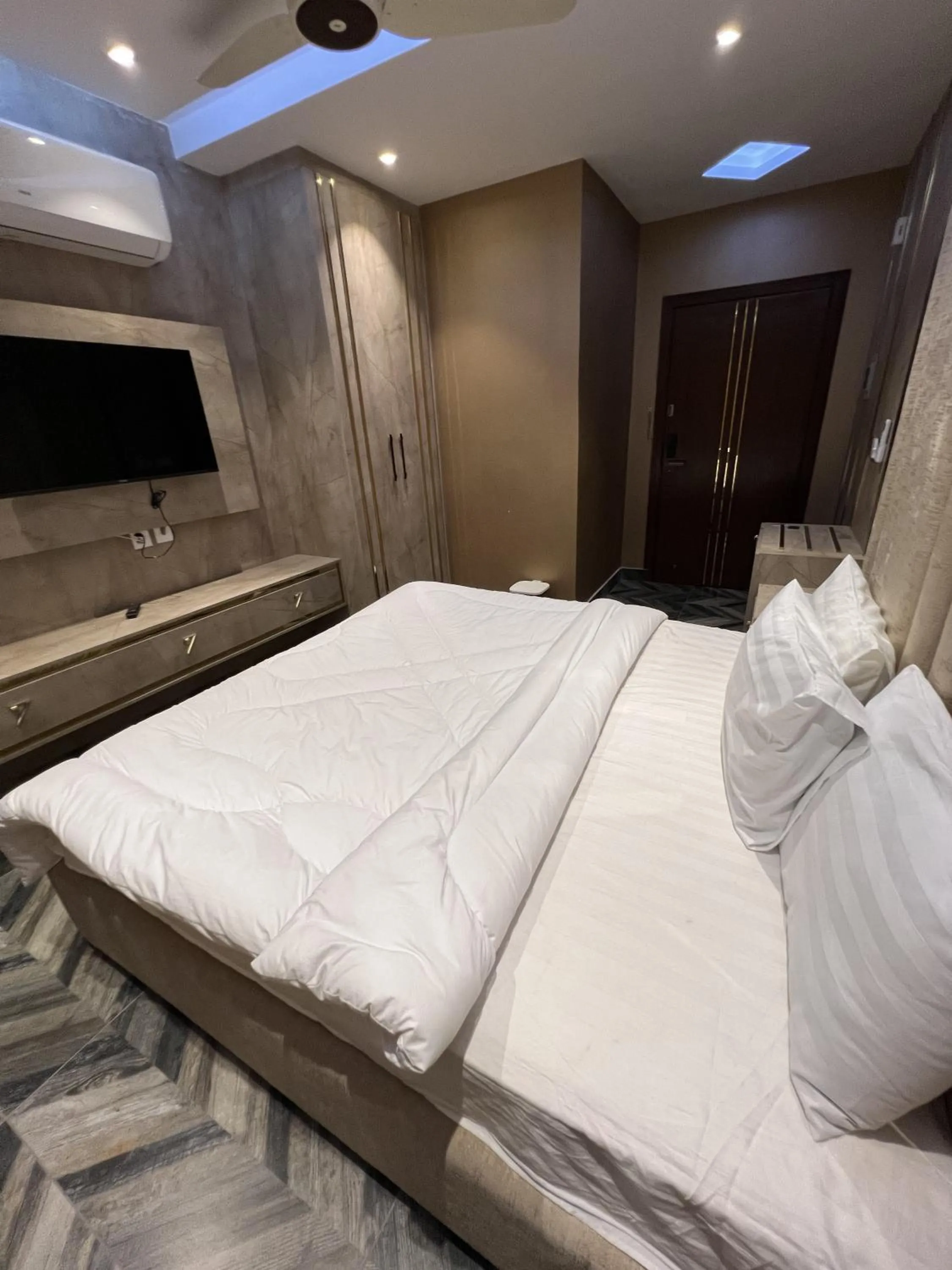 Bed in Courteous Hotel