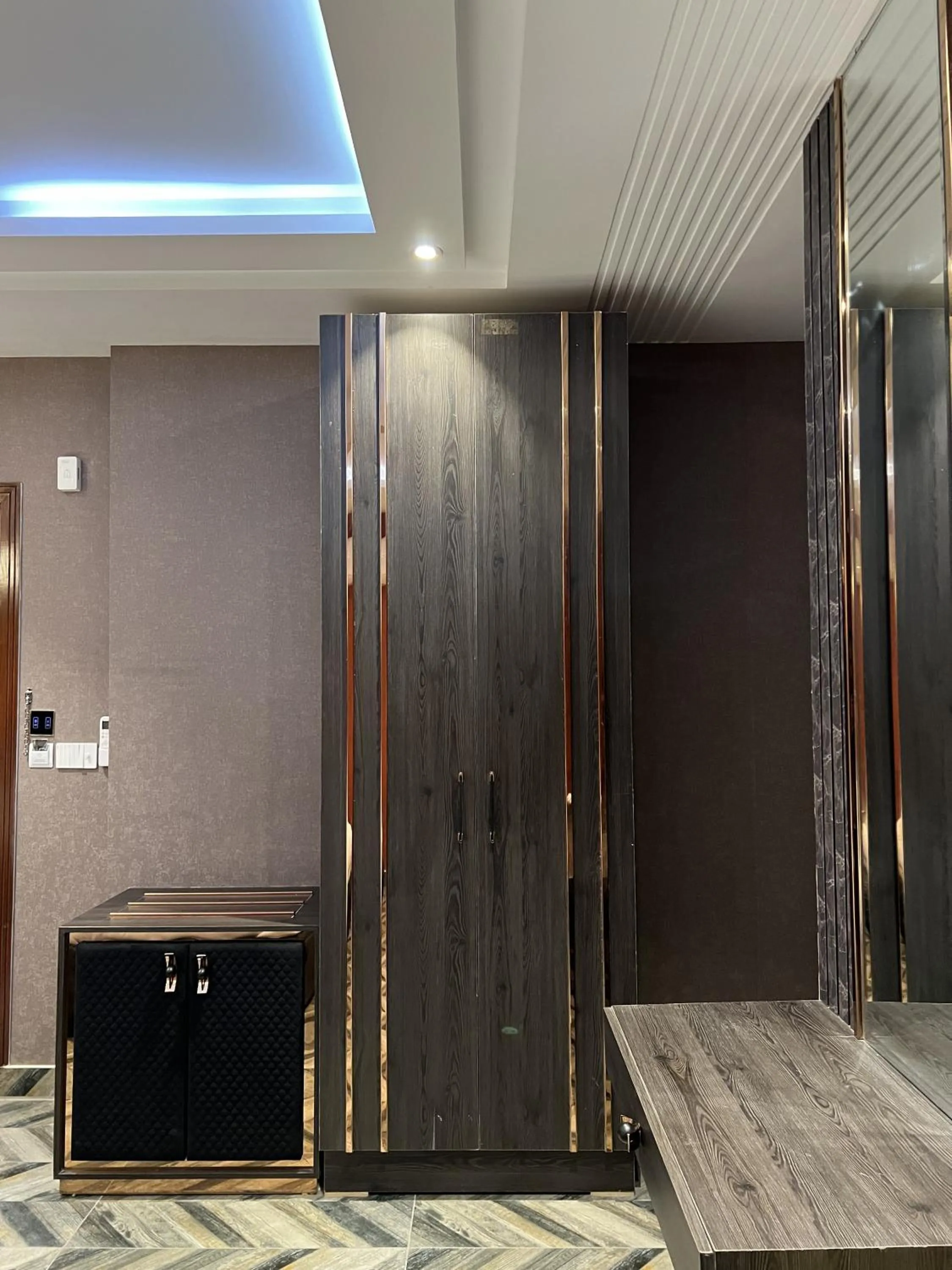 wardrobe in Courteous Hotel