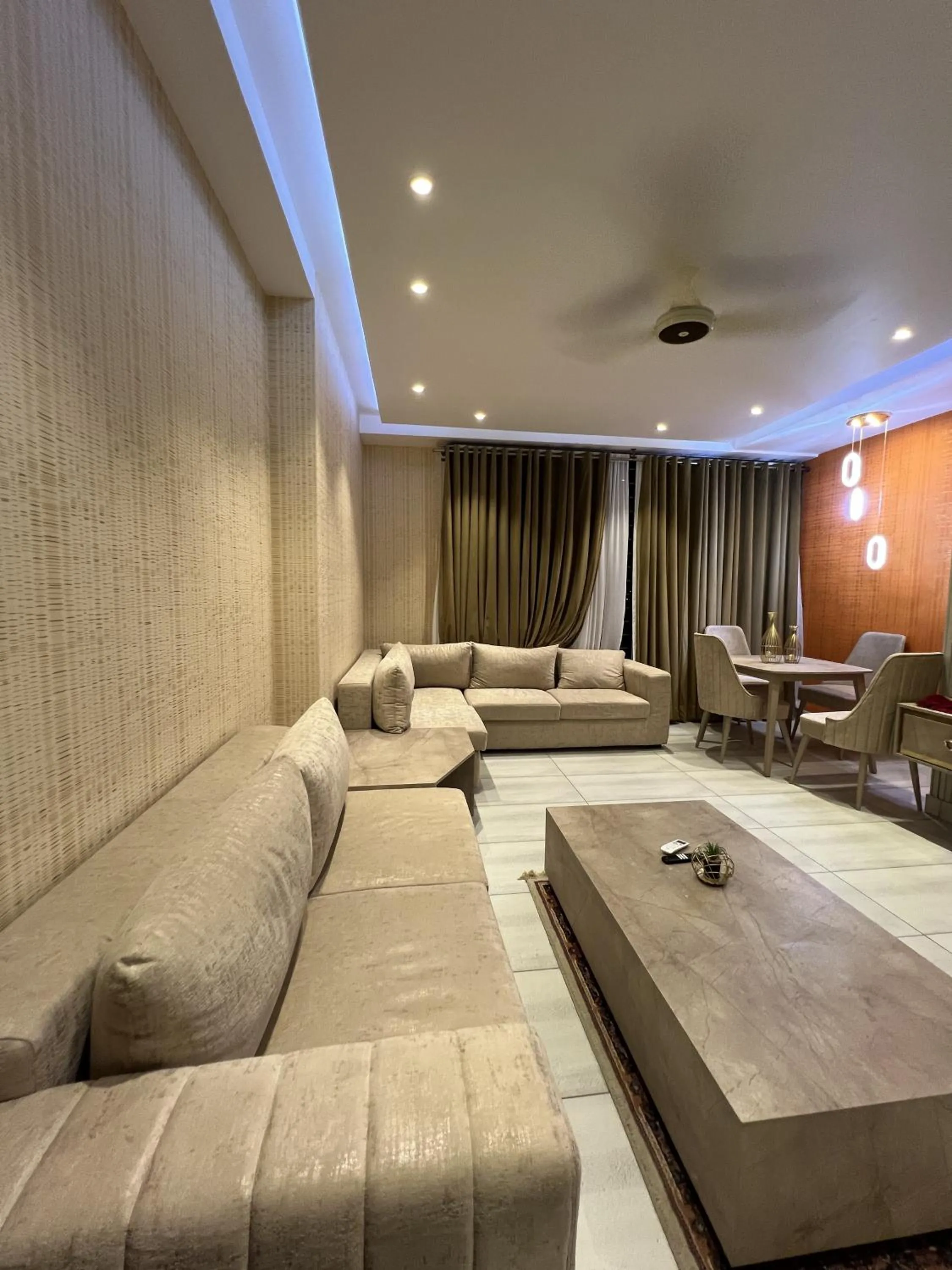 Living room in Courteous Hotel